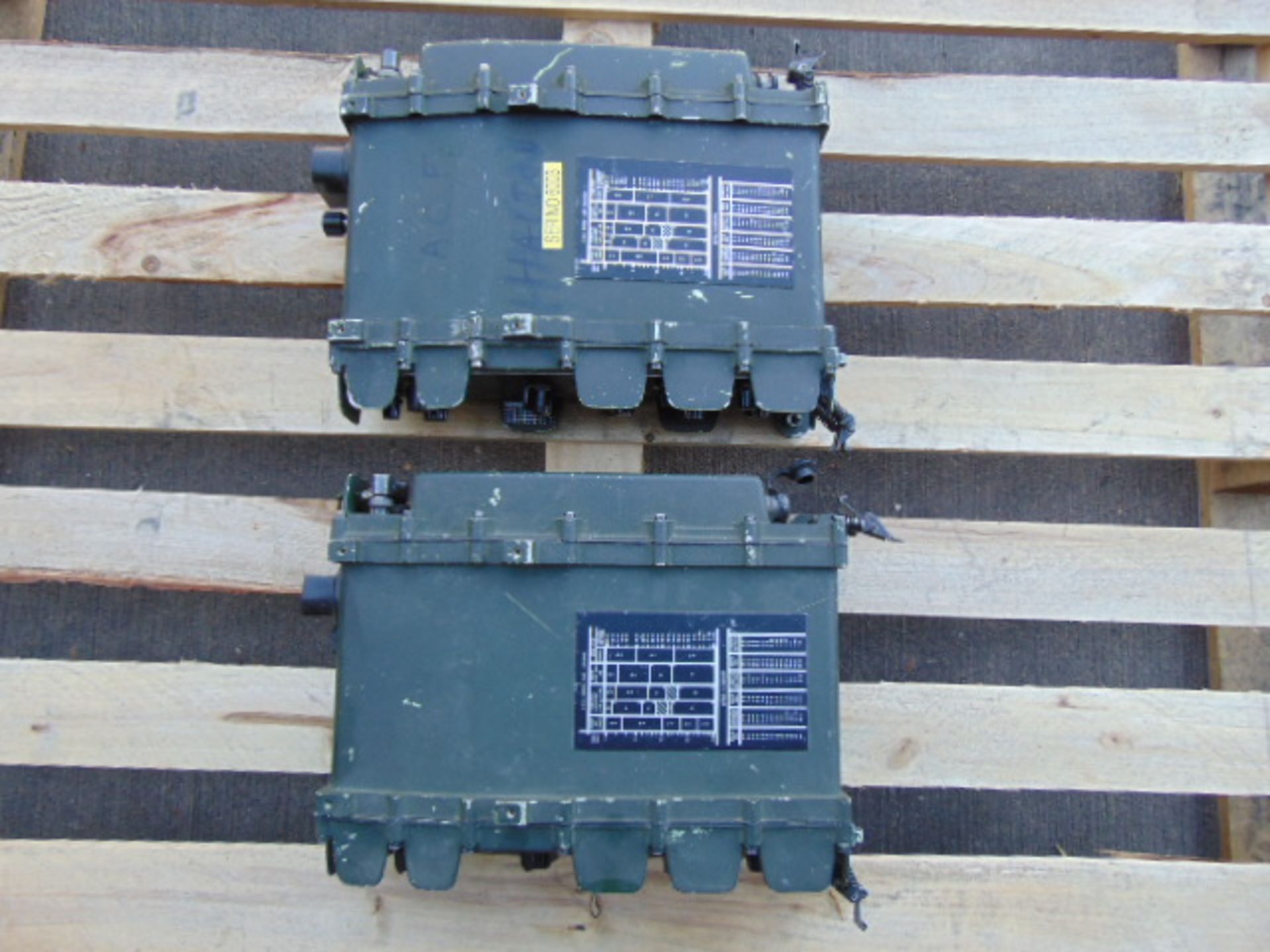 2 x RT320 Transmiter Receiver Radios - Image 3 of 5