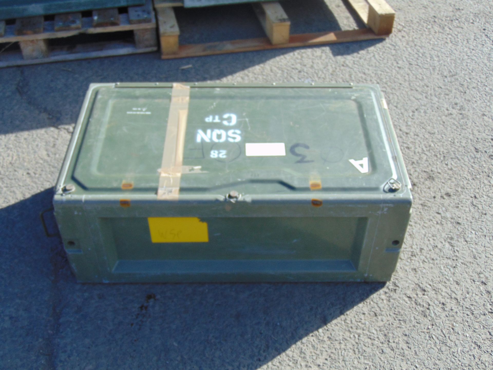 10 x Heavy Duty Interconnecting Storage Boxes With Lids - Image 4 of 6