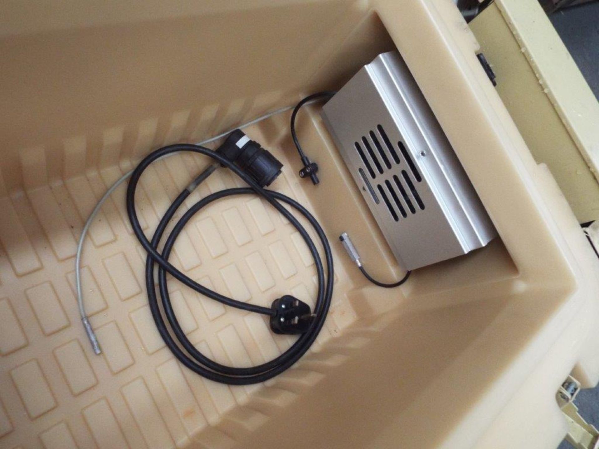 Dometic RCB42P Portable Refrigerator / Cooler - Image 15 of 16