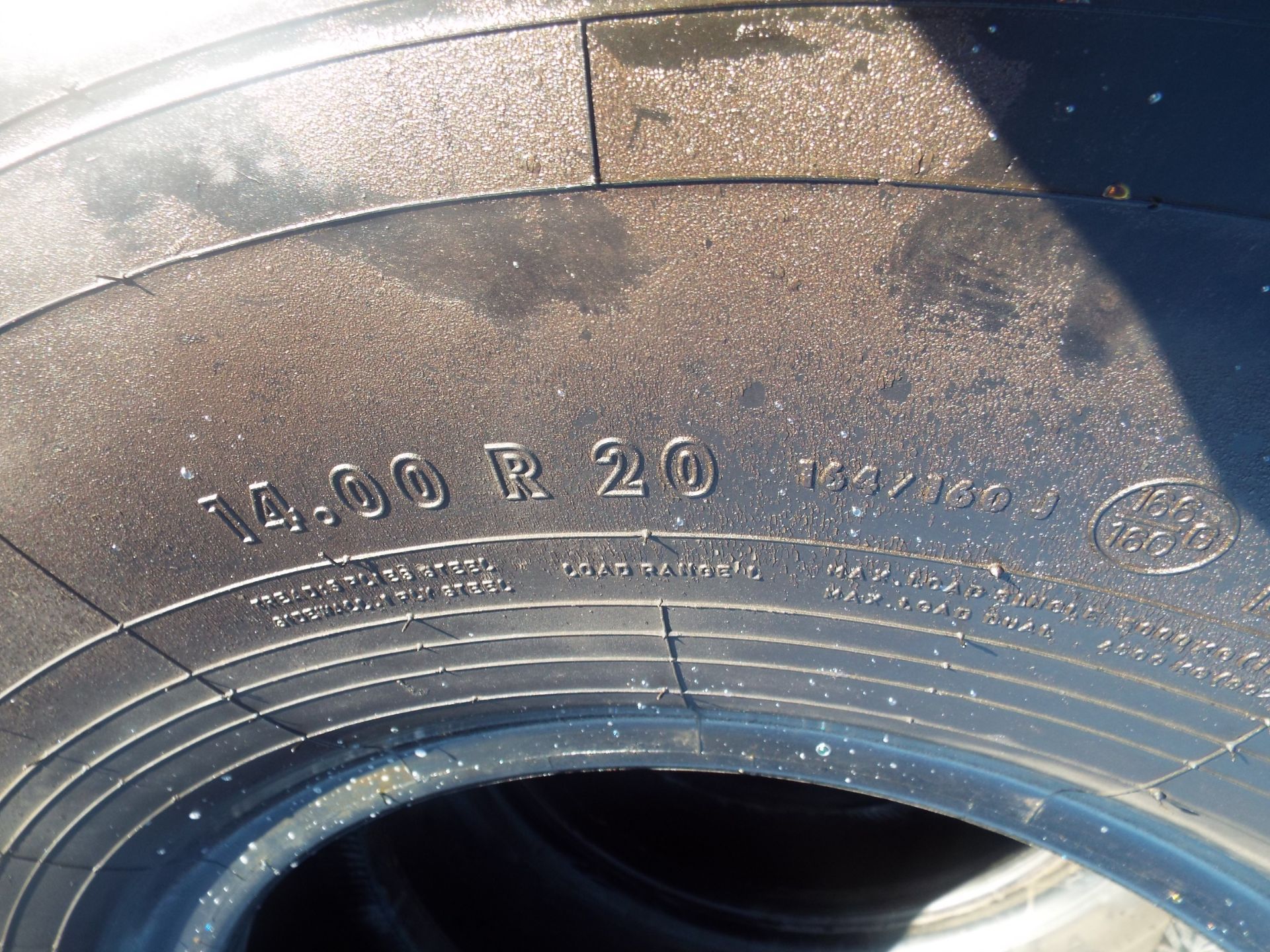 4 x Continental 14.00 R20 Tyres - Image 4 of 8