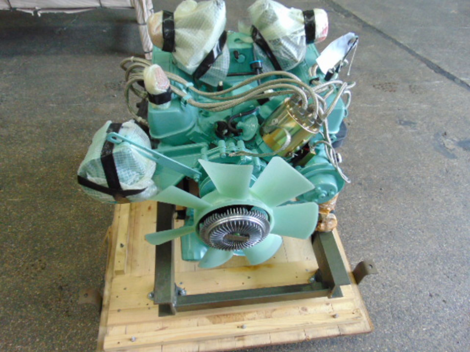 Land Rover V8 Petrol Engine UK Army Recon complete with ancillaries and ready to fit - Bild 2 aus 3