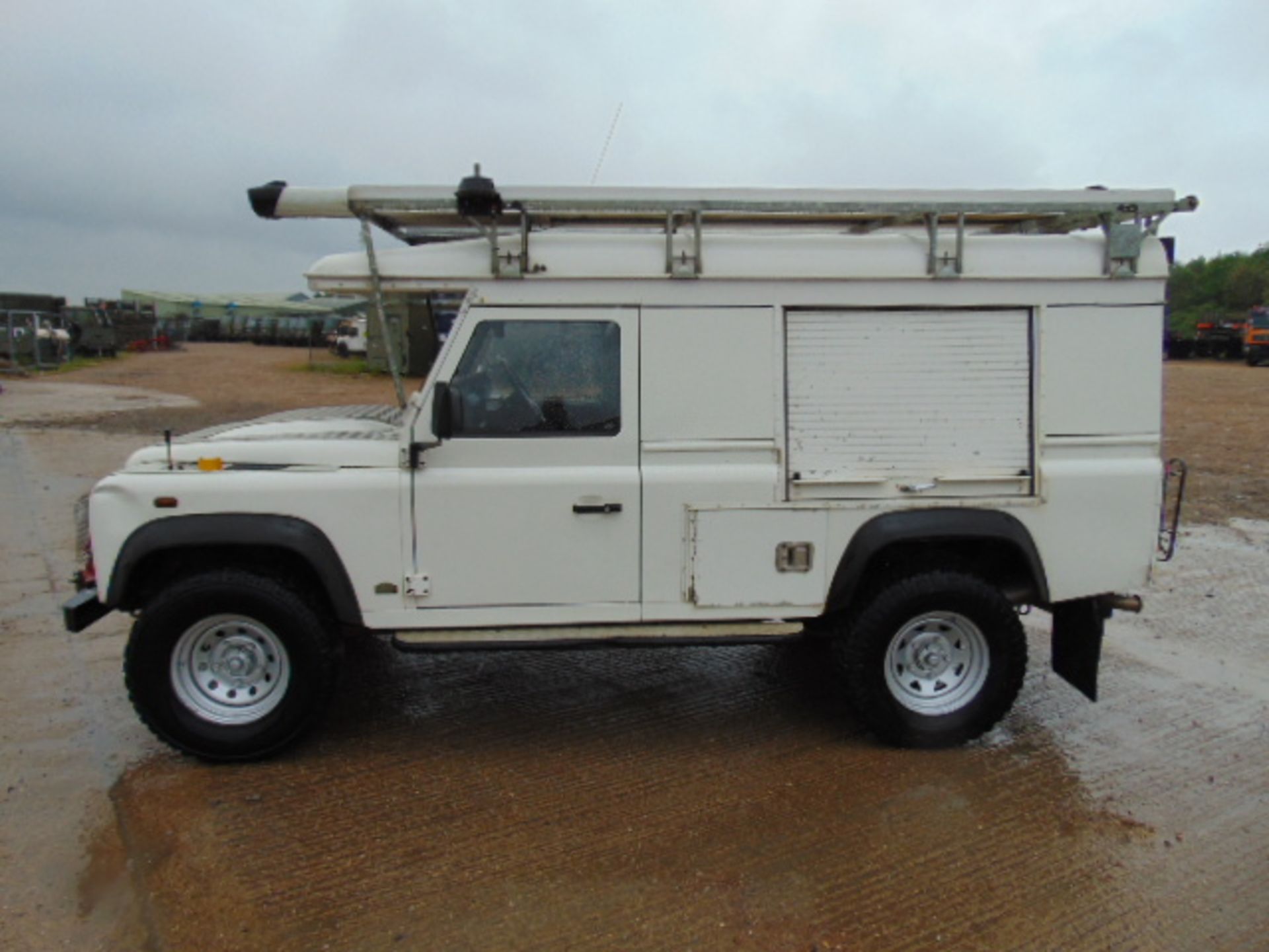 Land Rover Defender 110 Puma Hardtop 4x4 Special Utility (Mobile Workshop) complete with Winch - Image 4 of 29