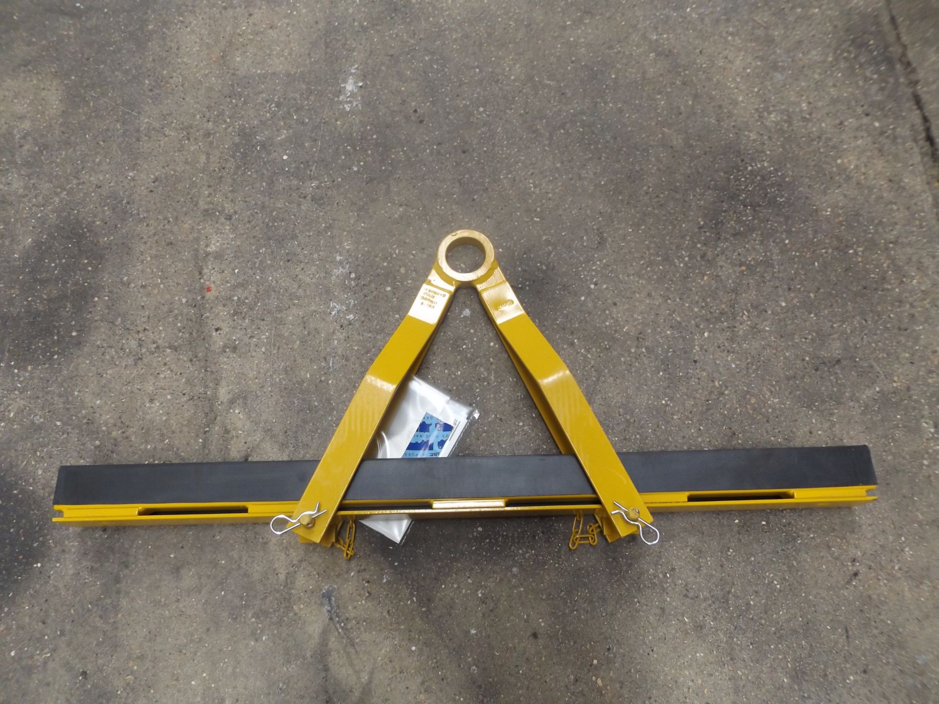 Unissued Mennens 500Kg Beam Hoist