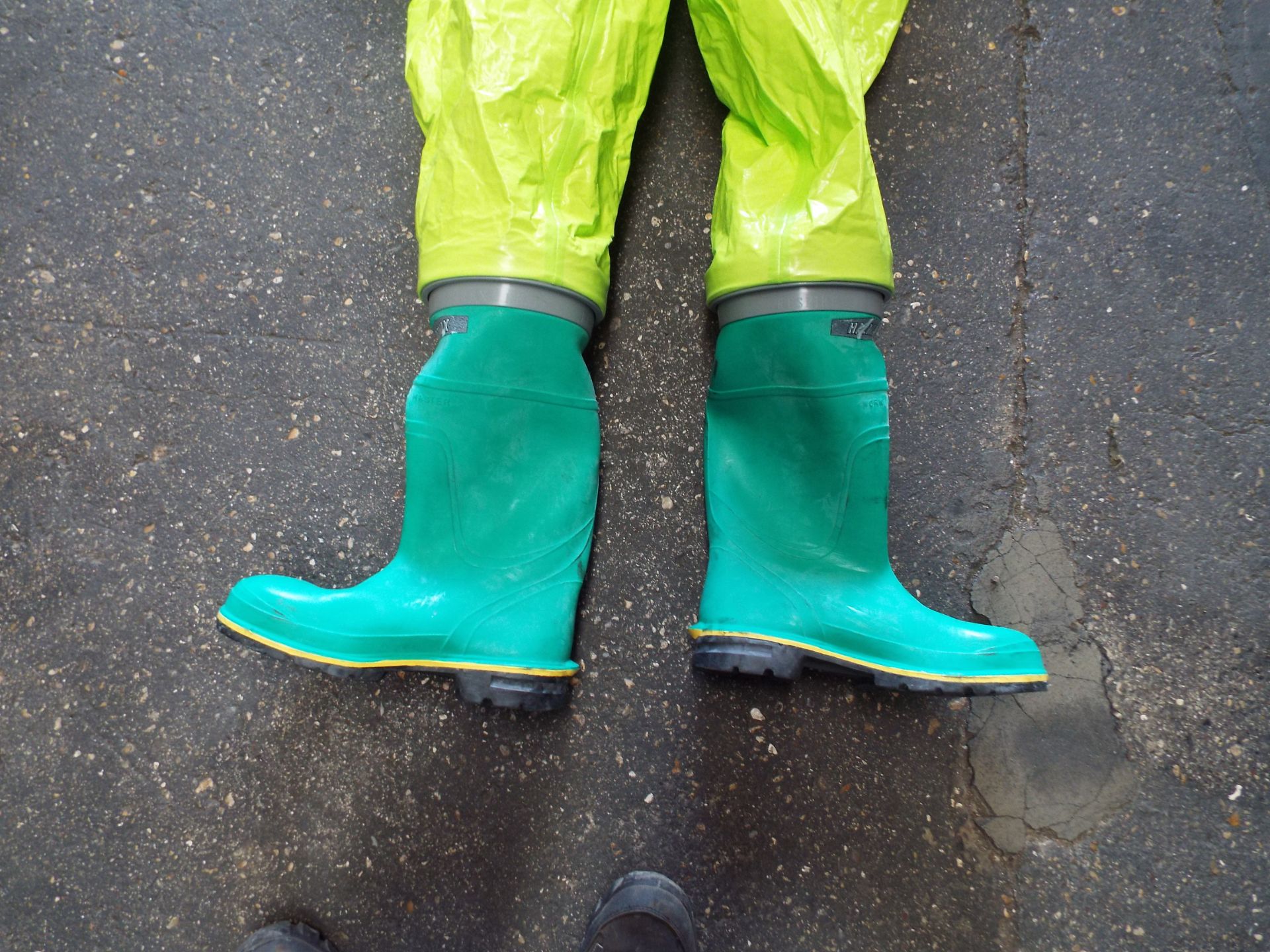 Respirex Tychem TK Gas-Tight Hazmat Suit Type 1A with Attached Boots and Gloves - Image 7 of 14