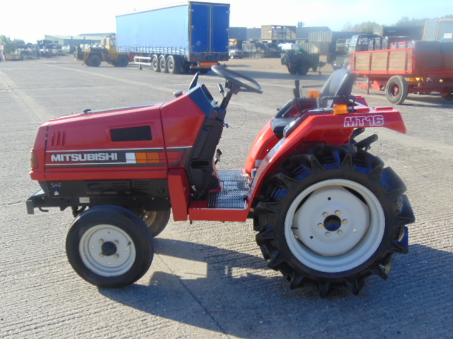 Mitsubishi MT16 Compact Tractor 400 hours only - Image 4 of 18