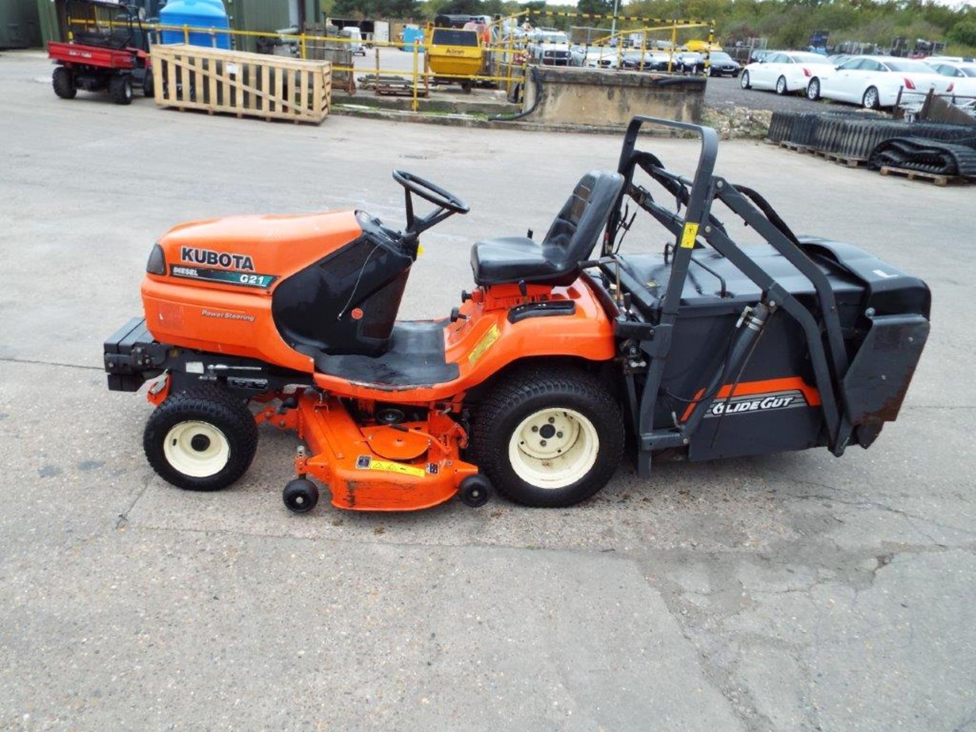 2008 Kubota G21 Ride On Mower with Glide-Cut System and High Dump Grass Collector - Image 4 of 26