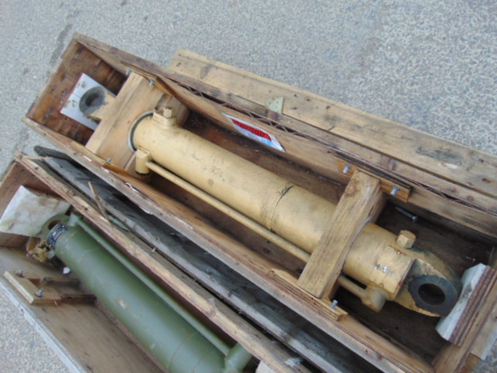 2 x CET CCT Hydraulic Cylinders - Image 4 of 7