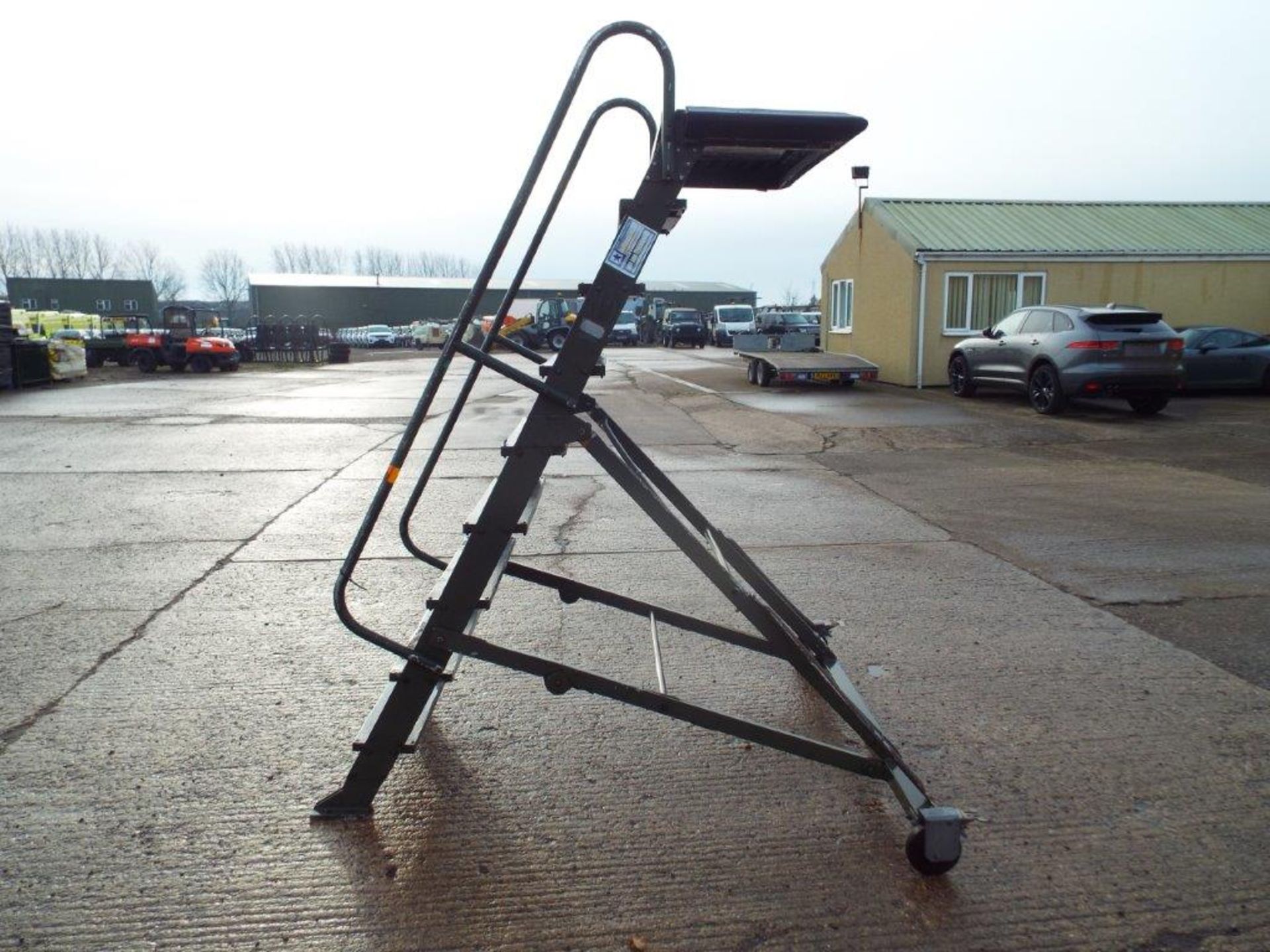 2.2m 9-Step Mobile Access Ladder - Image 3 of 10
