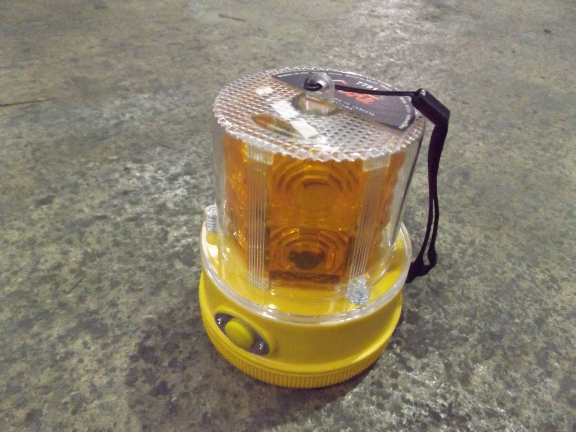 Grote Magnetic 360 degrees Battery Operated LED Warning Beacon P/No 77913