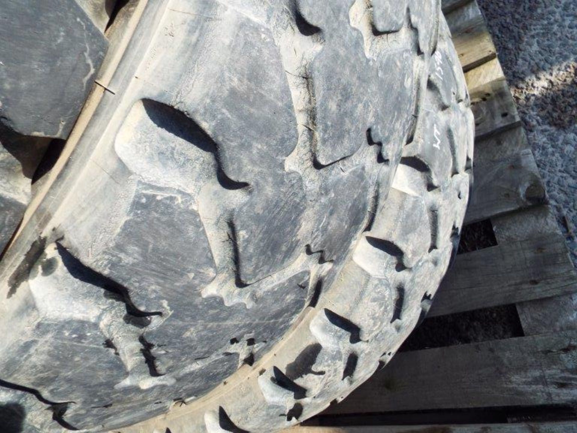16 x Michelin XZL 365/85 R20 Tyres - Image 4 of 13