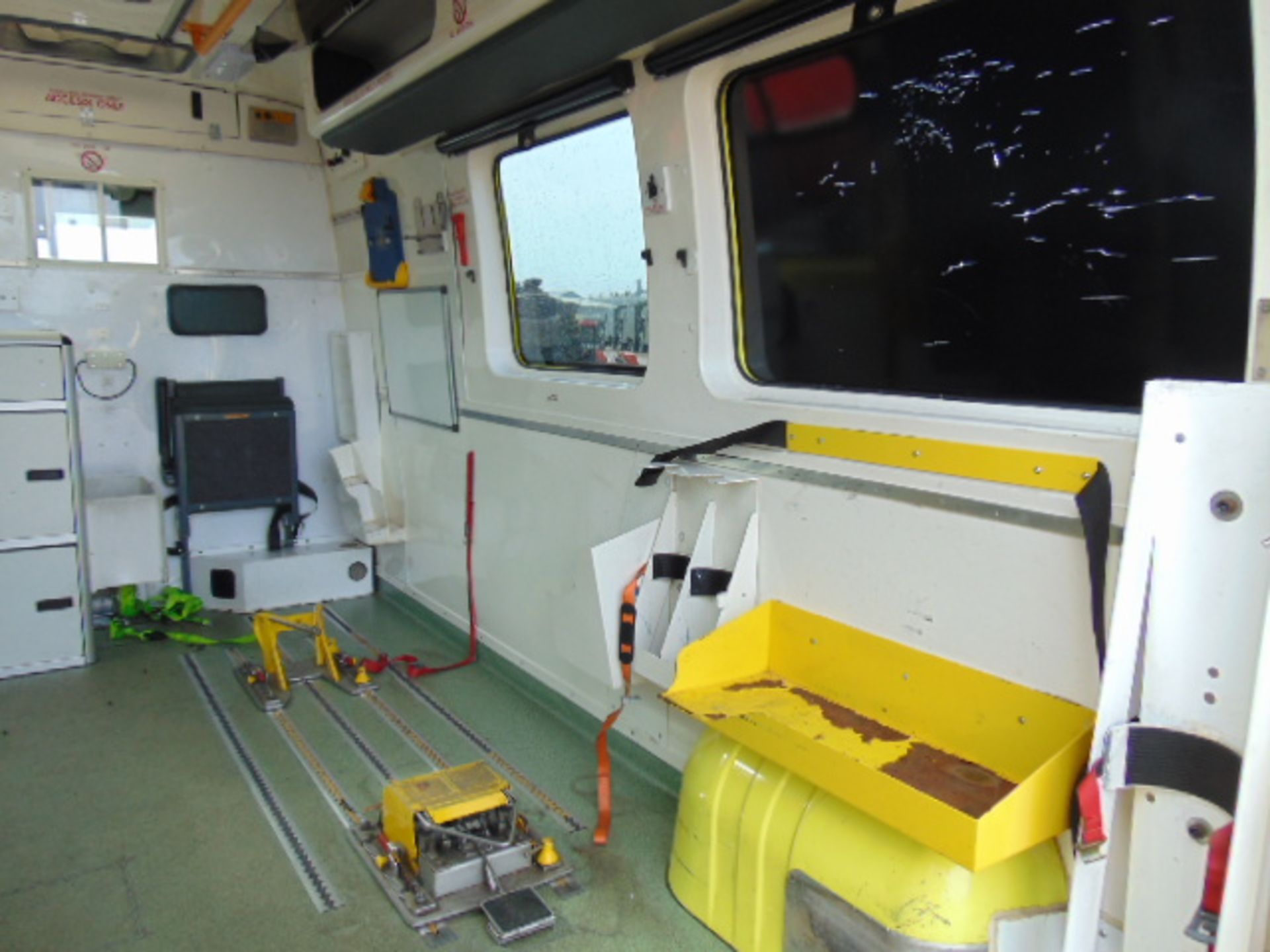 Renault Master 2.5 DCI ambulance - Image 14 of 16