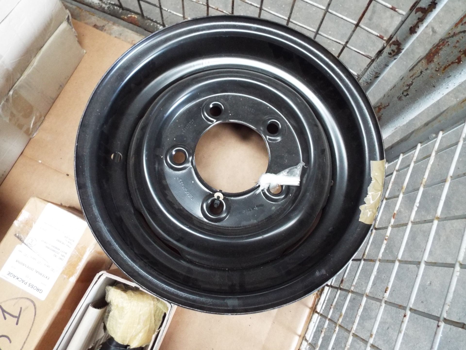 Mixed Stillage of Land Rover Parts inc Brake Discs, Prop Shafts and Wheel Rim - Image 6 of 7
