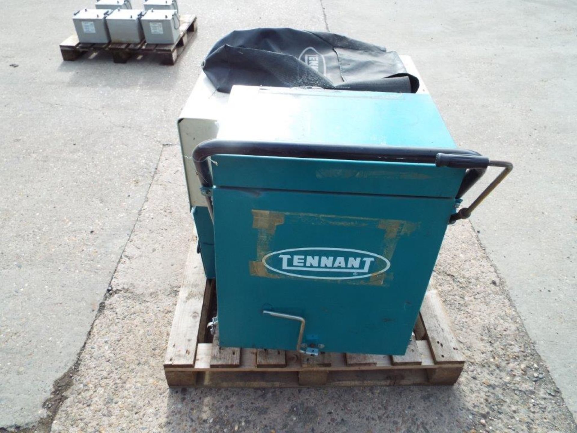 Tennant 42E Walk Behind Electric Sweeper - Image 4 of 12