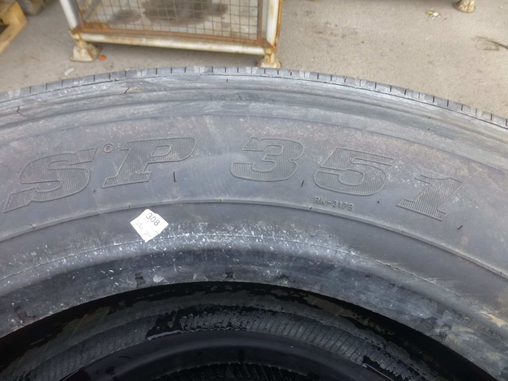 4 x Dunlop SP351 275/70R 22.5 Tyres - Image 5 of 6