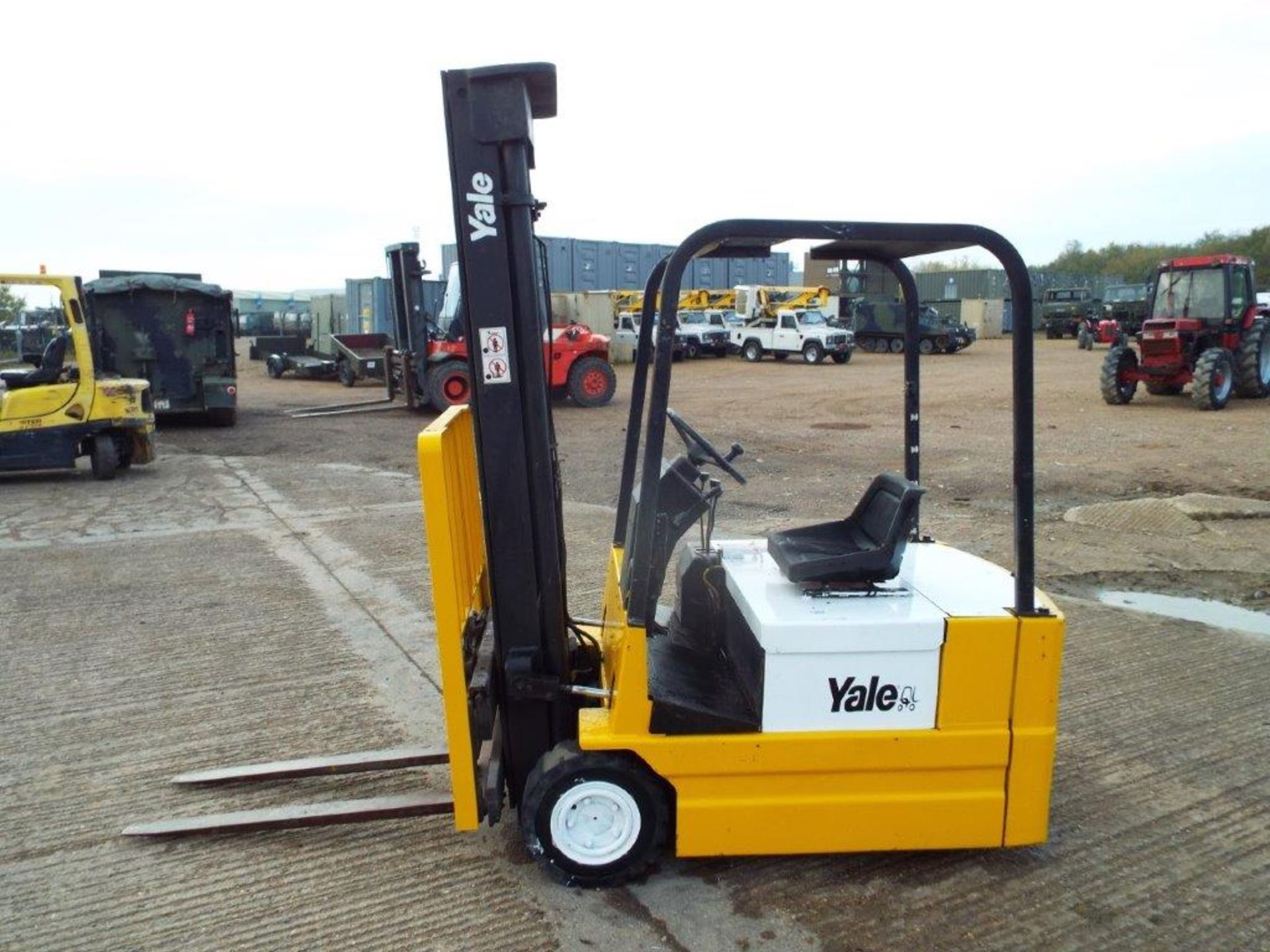 Yale ERP15TCE Electric Forklift with Sideshift - Image 4 of 21