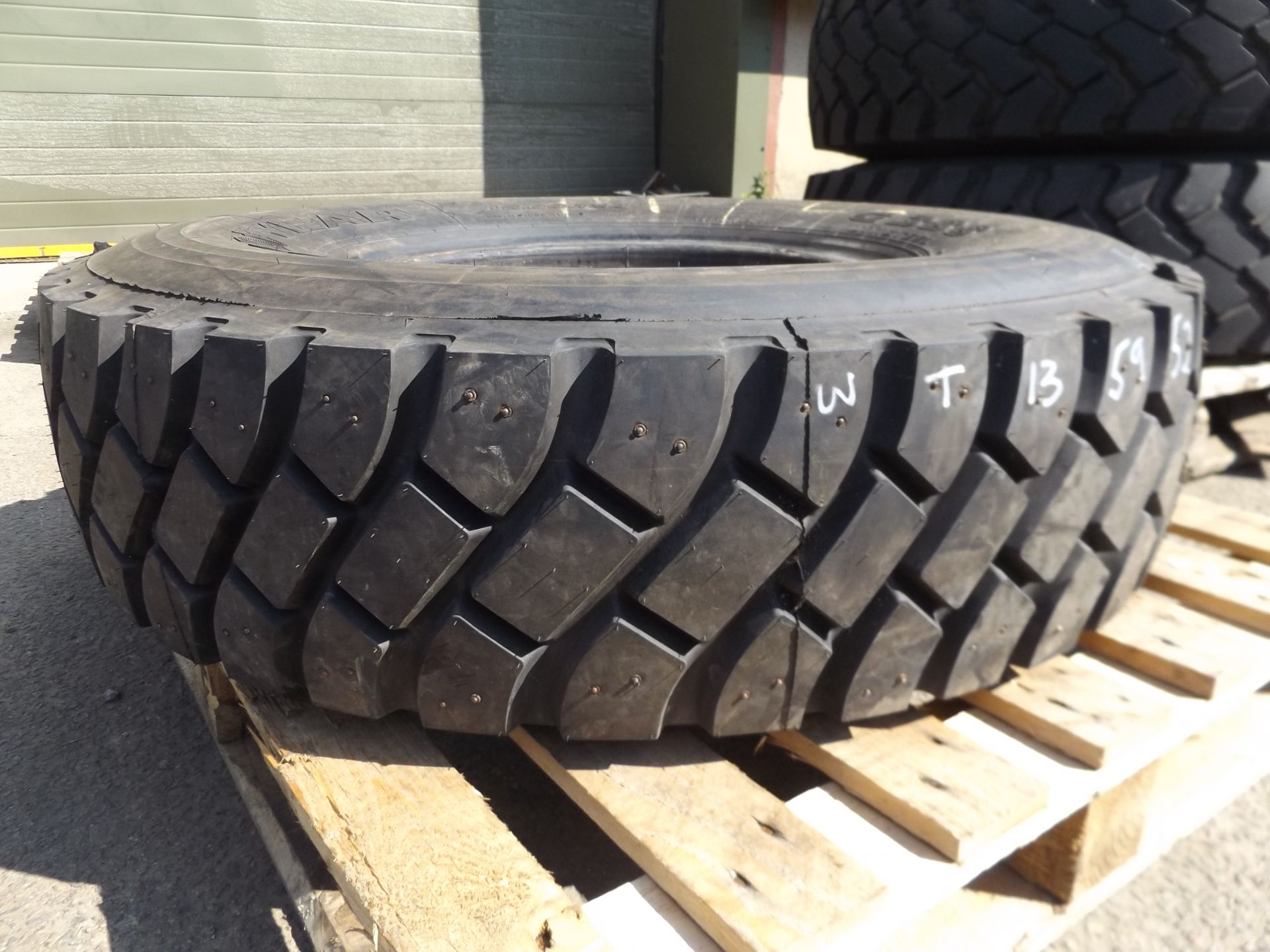 1 x Goodyear G388 12.00 R20 Tyre - Image 5 of 6