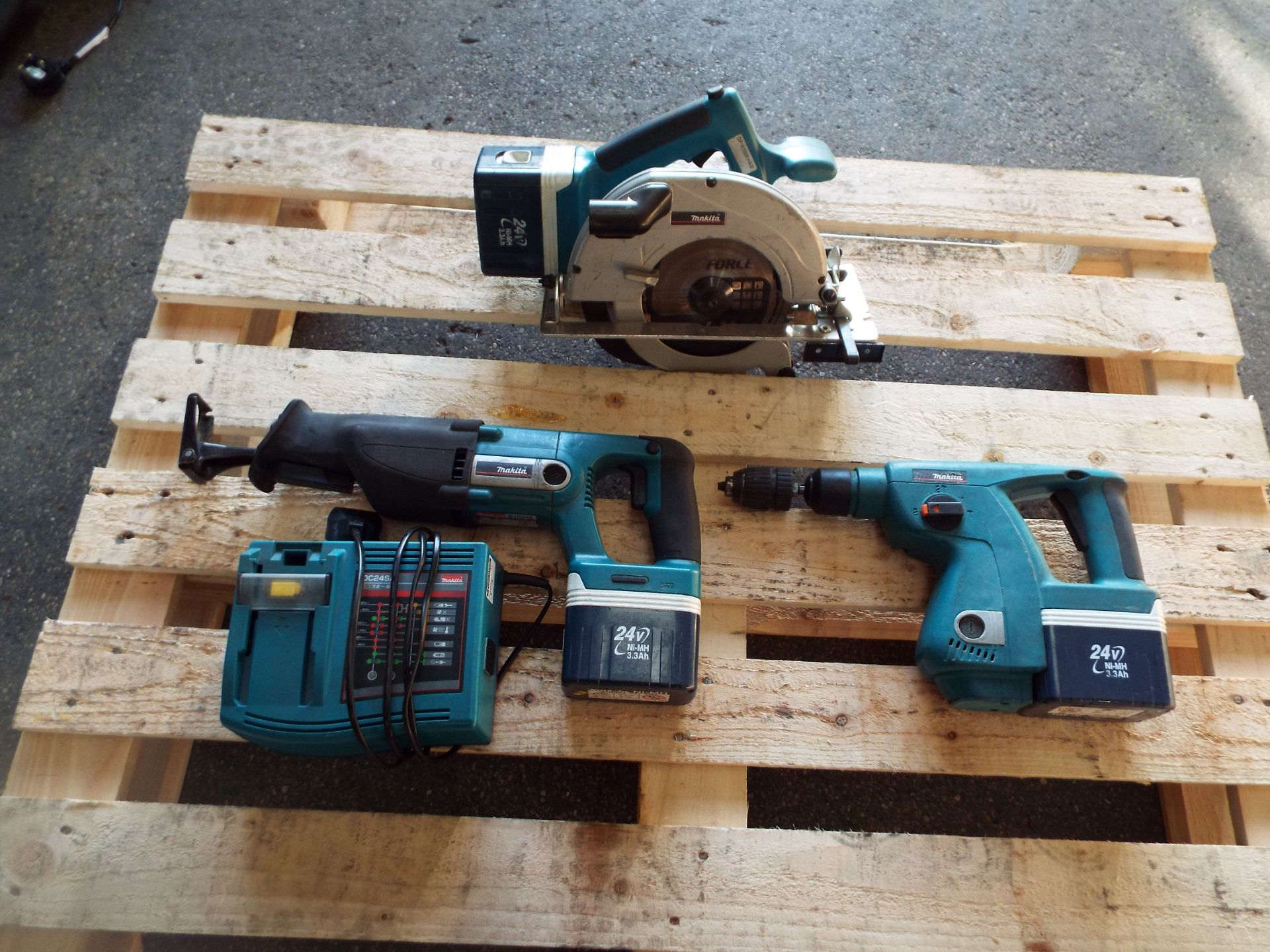 3 x Makita Power Tools with Batteries and Charger