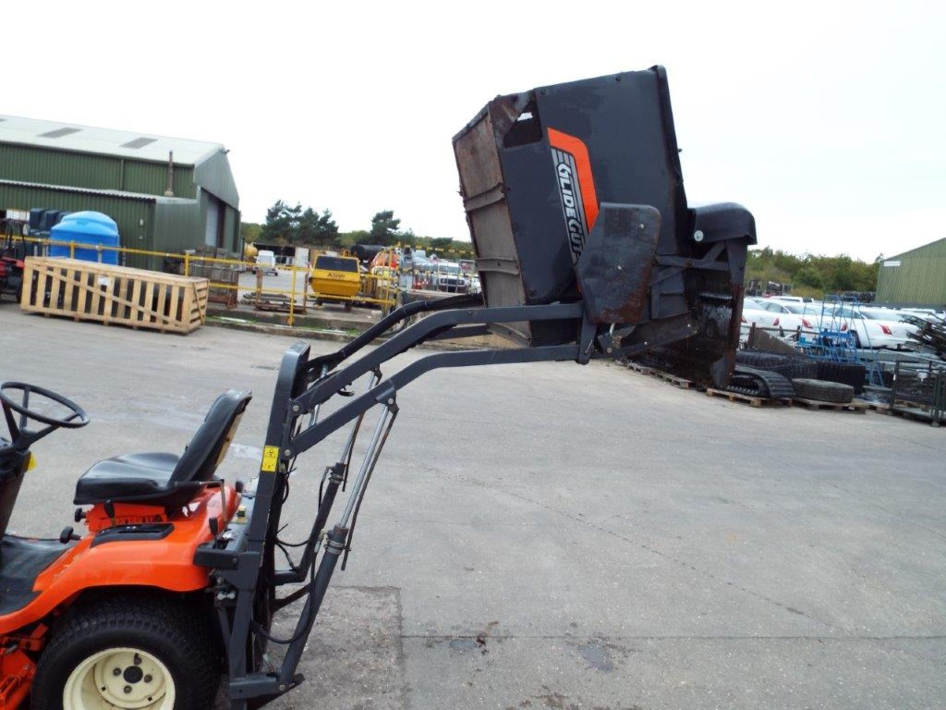 2008 Kubota G21 Ride On Mower with Glide-Cut System and High Dump Grass Collector - Image 20 of 26