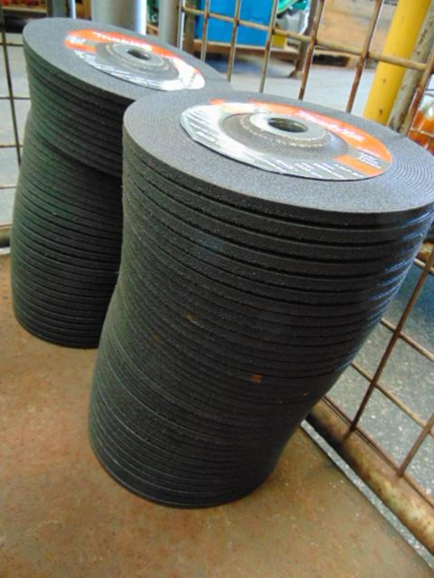 70 x Makita 180 x 6 x 22.23mm Steel Discs