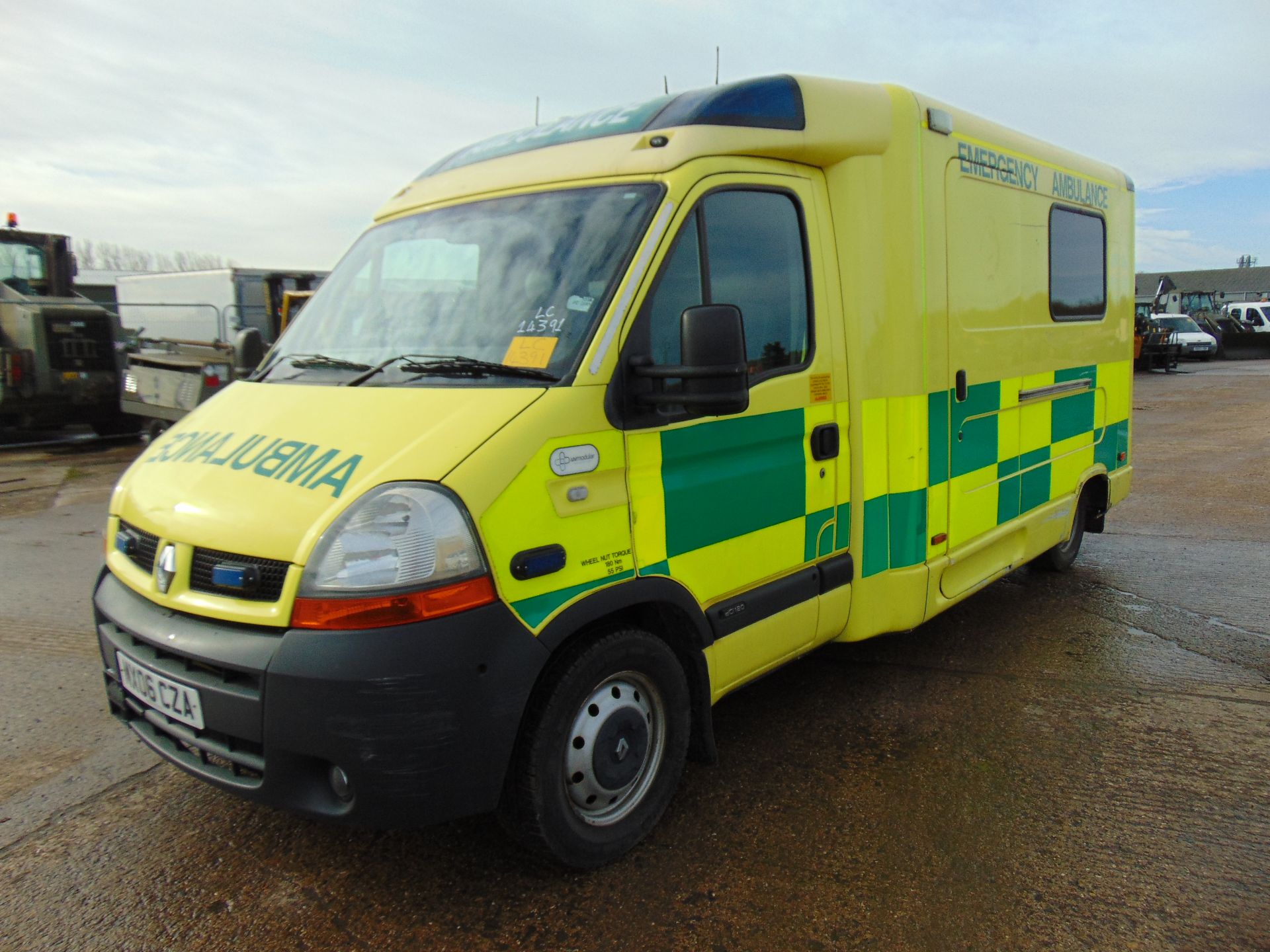 Renault Master 2.5 DCI Ambulance - Bild 3 aus 18
