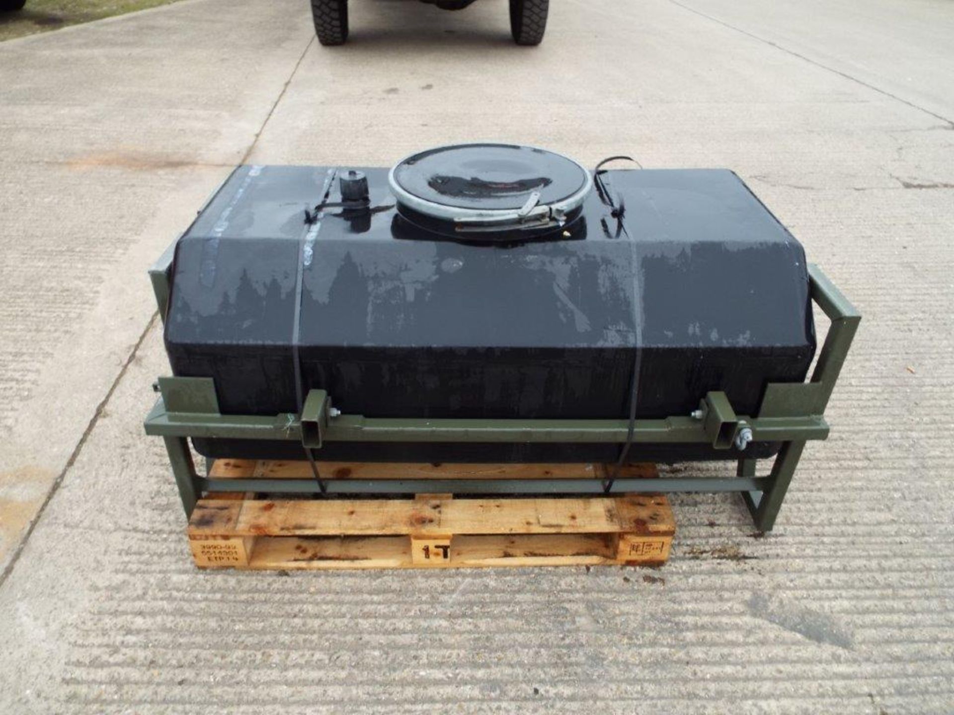 Trailer Mountable Water Tank with Frame - Image 5 of 8