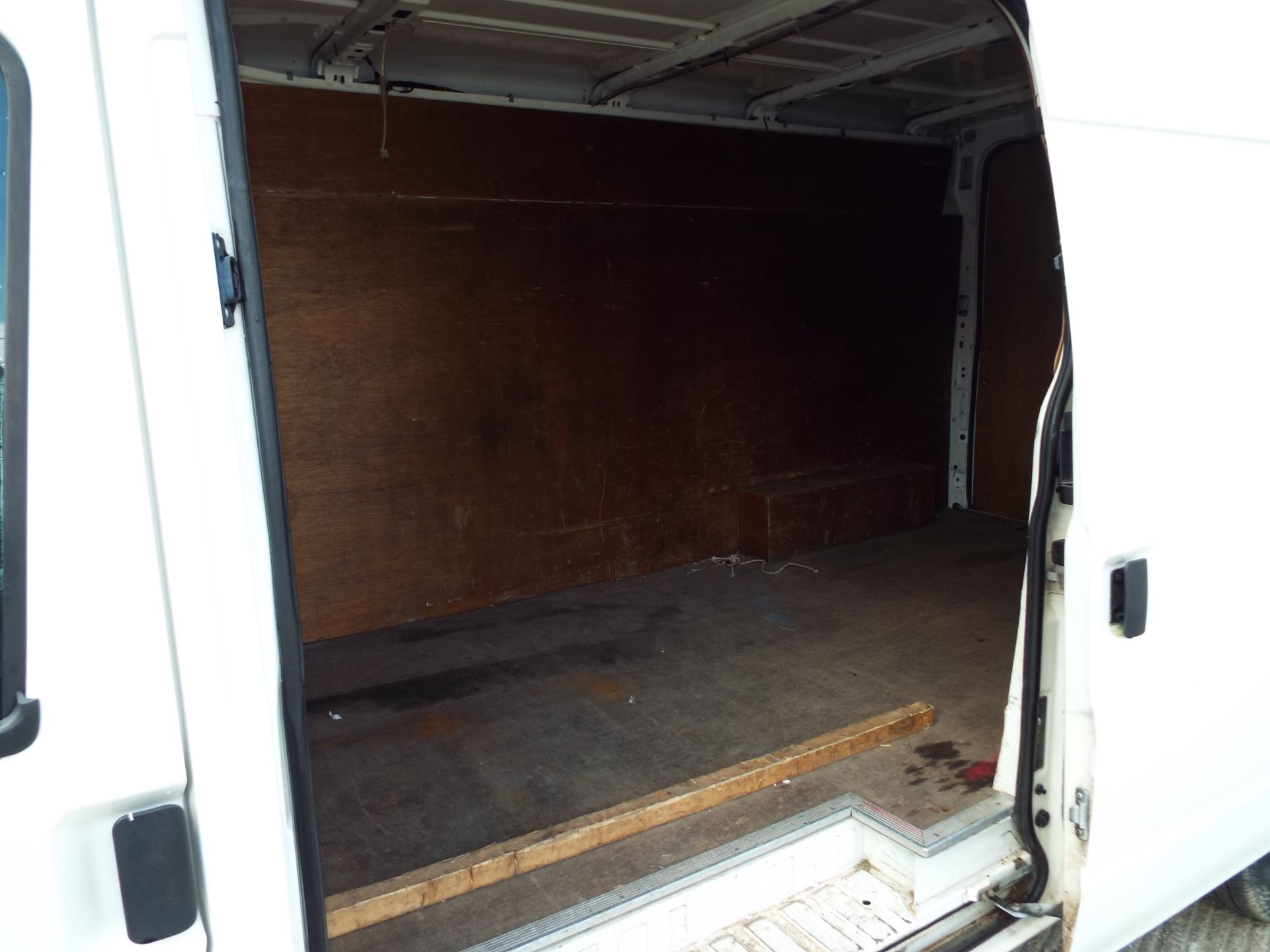 Ford Transit 350 LWB TD Panel Van - Image 12 of 20