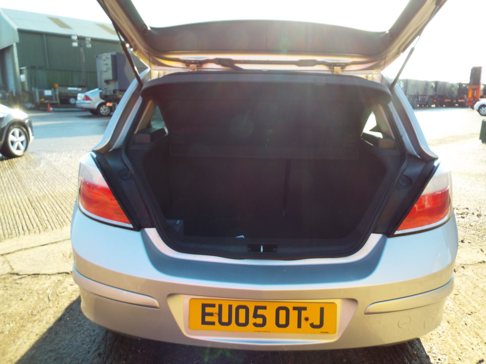 Vauxhall Astra 1.7CDTI Hatchback - Image 14 of 22