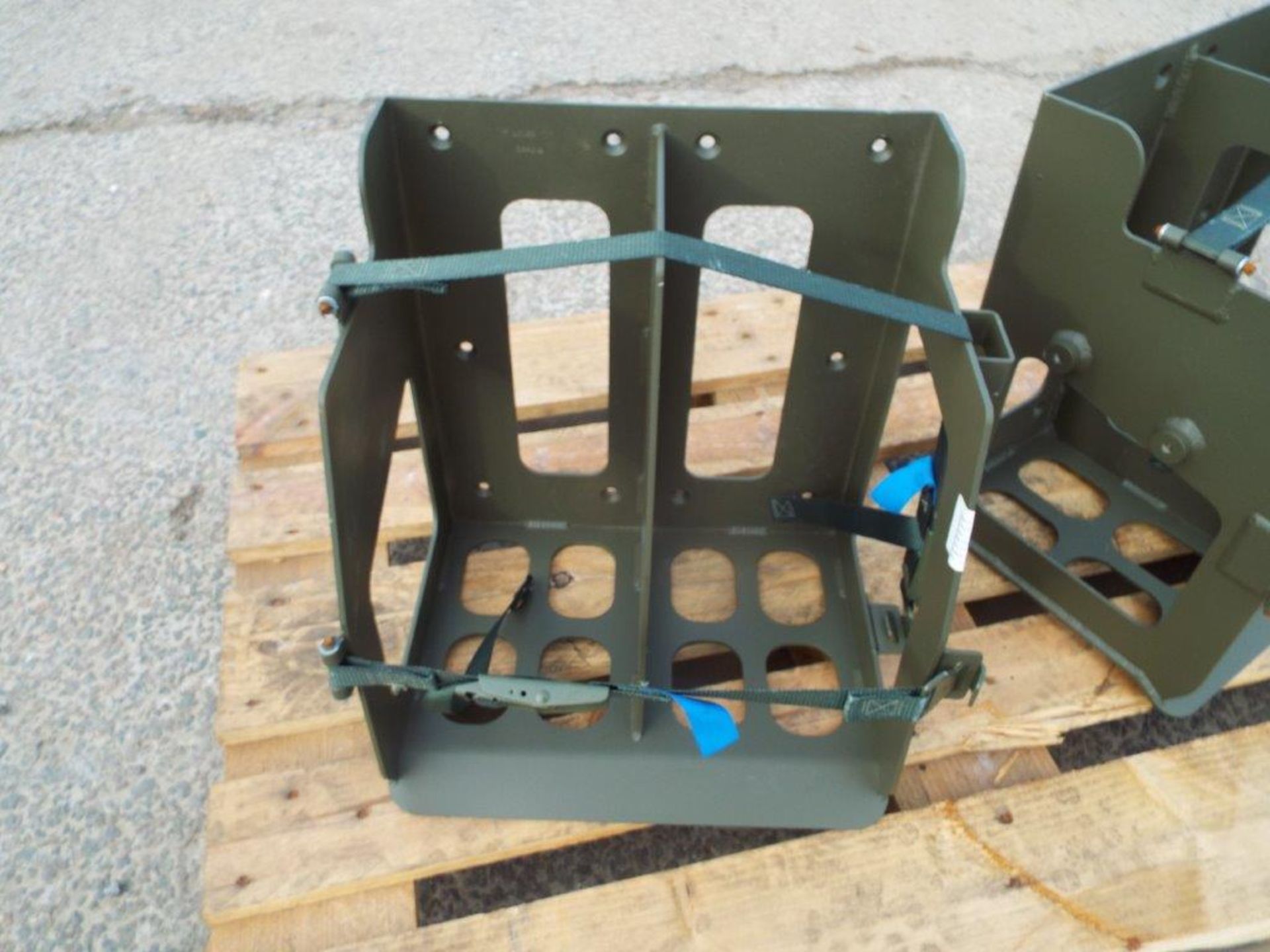 2 x Vehicle Jerry Can Racks - Bild 5 aus 7