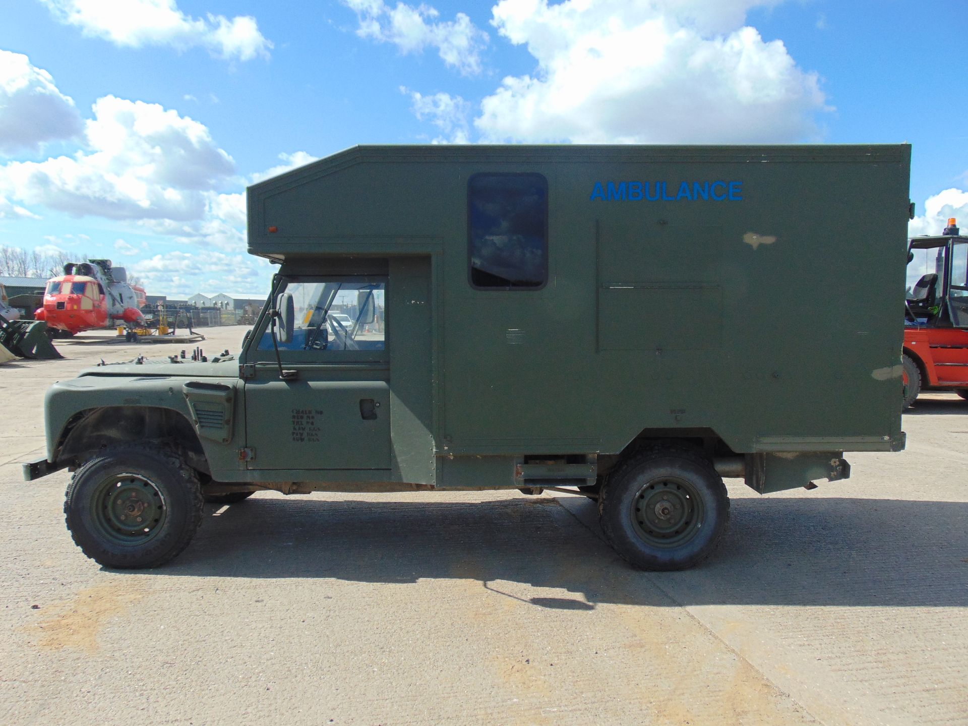 Military Specification Land Rover Wolf 130 ambulance - Bild 4 aus 20