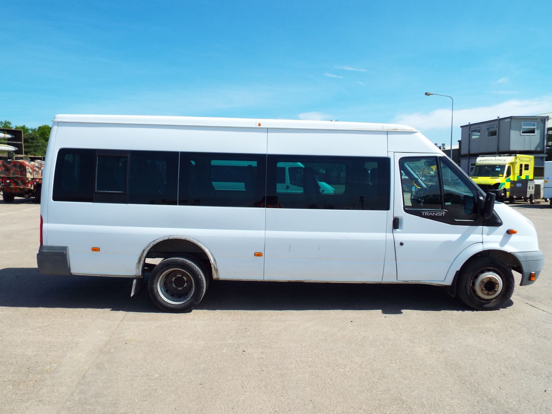 Ford Transit LWB 17 Seat Minibus - Bild 8 aus 19