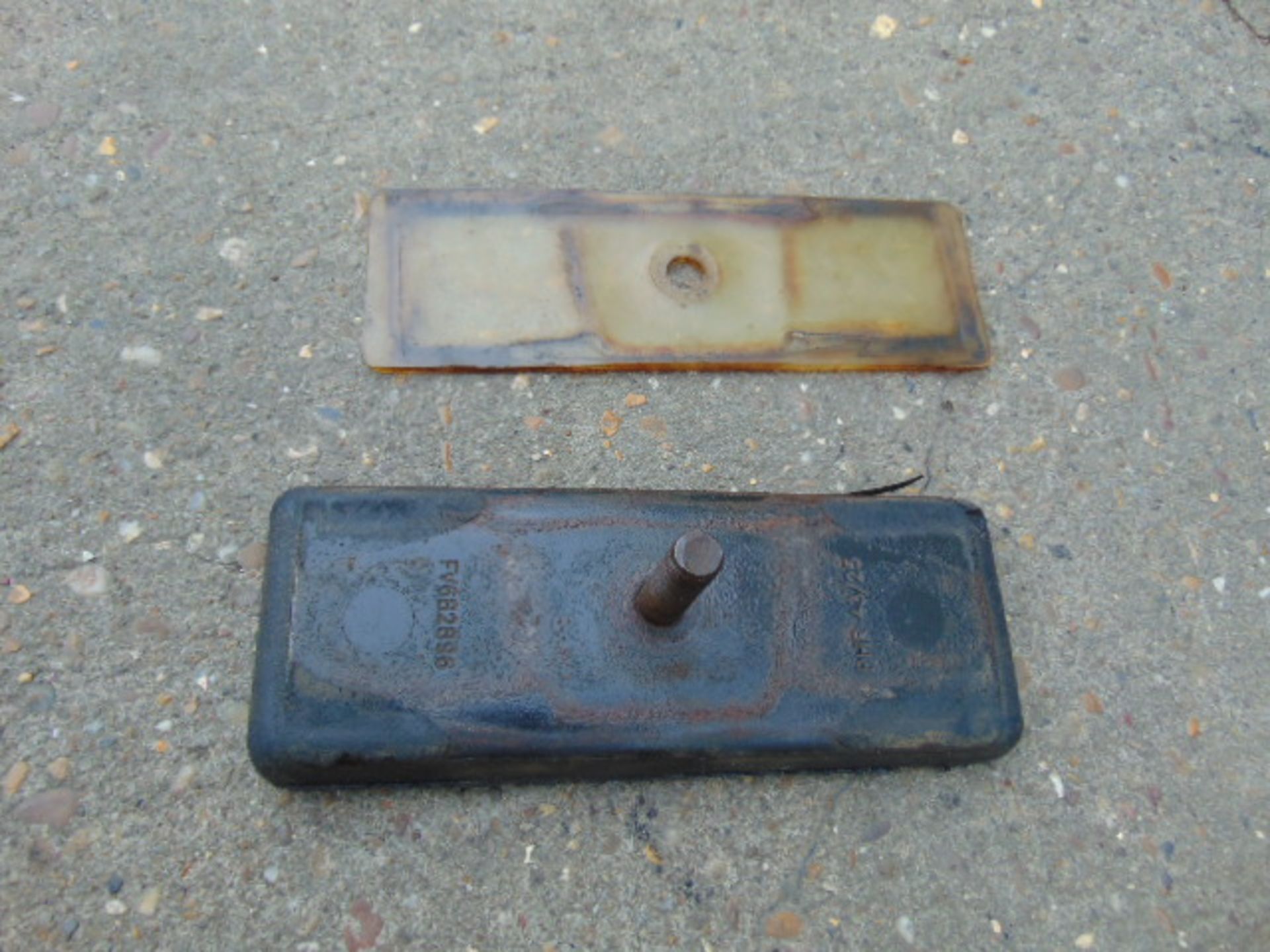 Approx. 220 x FV432 Part Worn Track Pads - Image 4 of 4