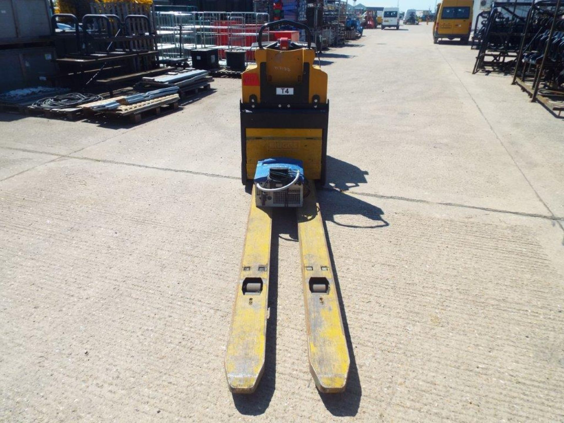 Yale MO20 2T Self Propelled Electric Pallet Truck - Bild 3 aus 15