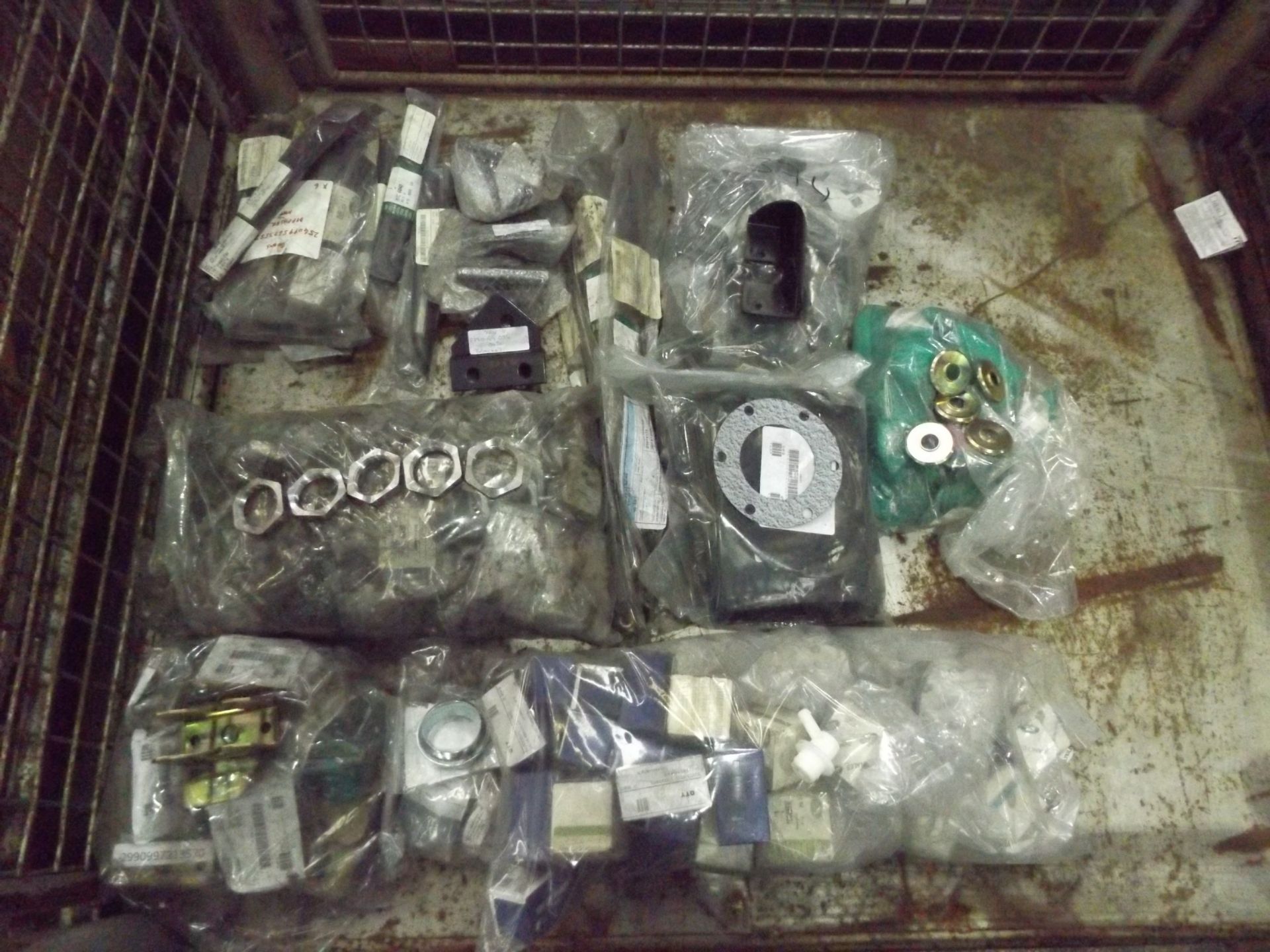 Mixed Stillage of Land Rover Parts - Image 2 of 9