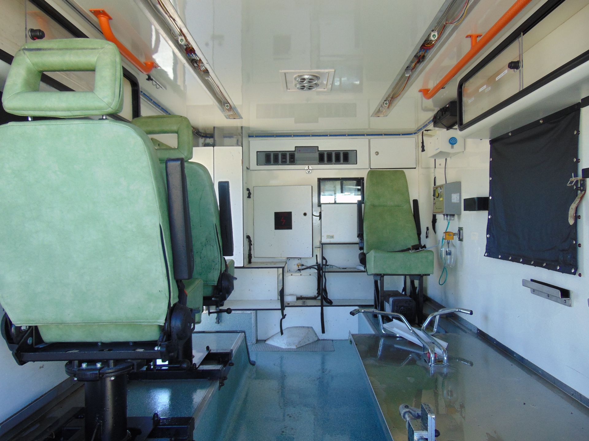 Military Specification Pinzgauer 718 6x6 Ambulance - Bild 17 aus 18