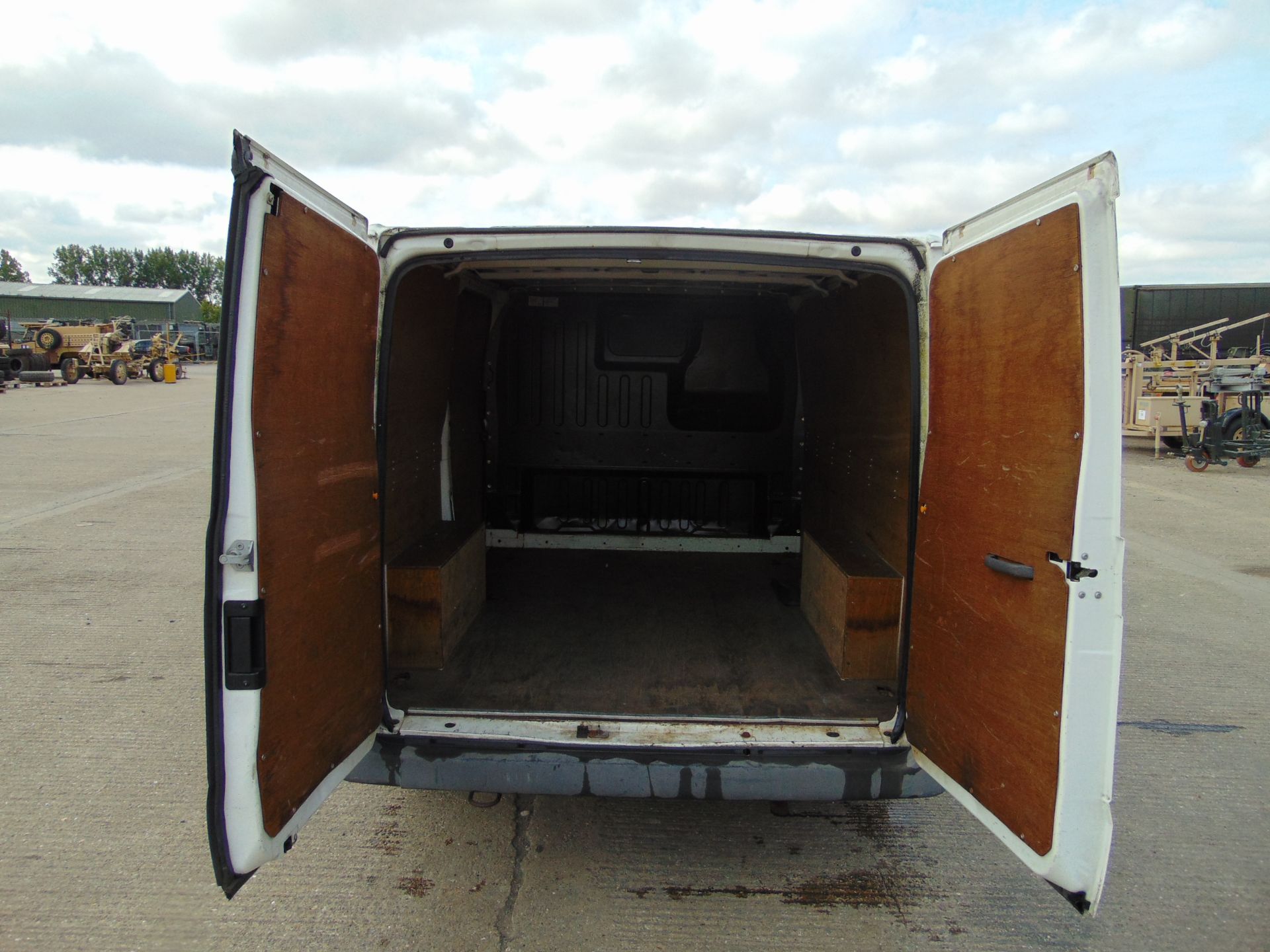 Ford Transit T260 Panel Van - Bild 12 aus 17