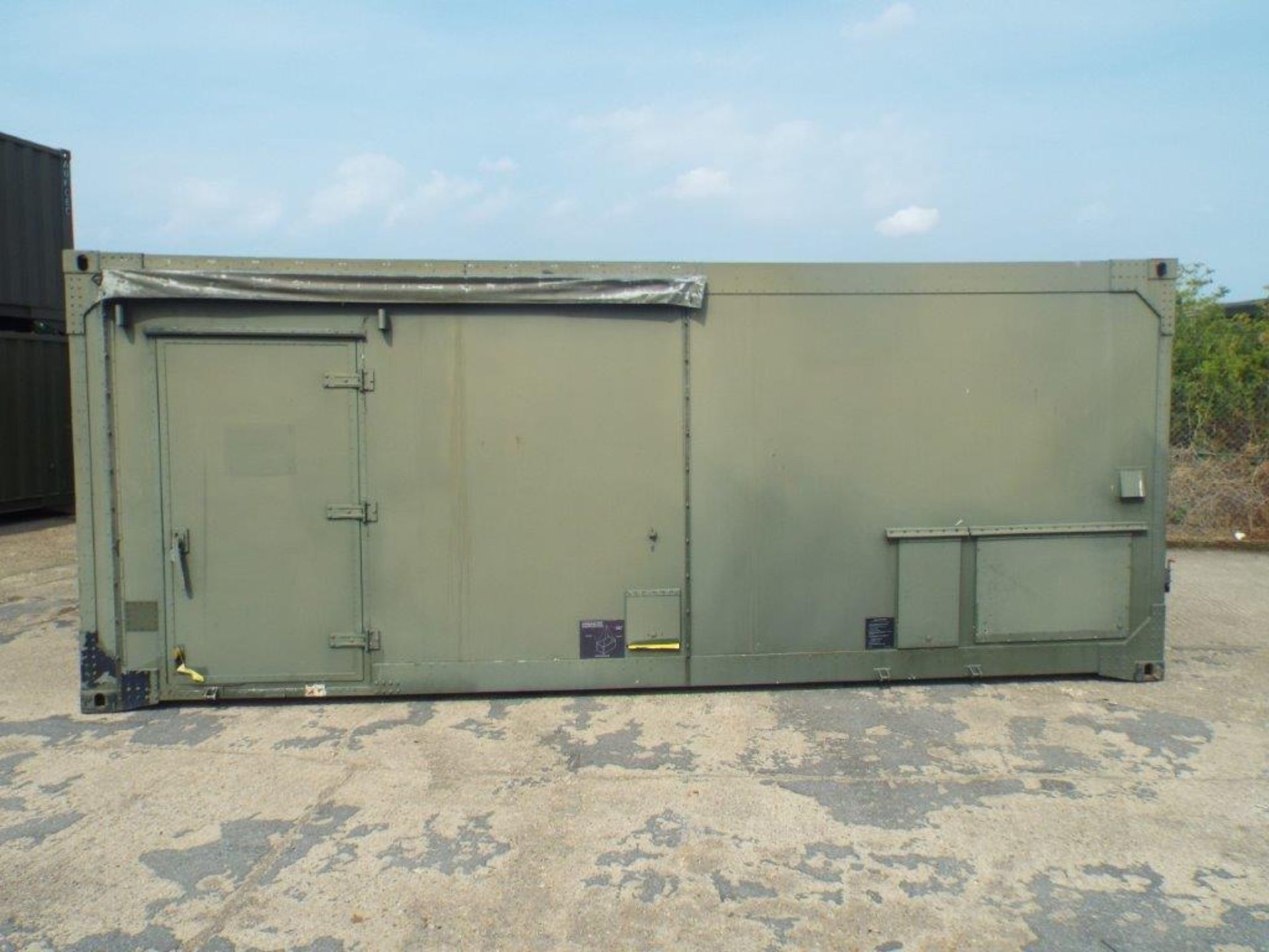 20ft ISO Shipping Container/ Office Unit C/W Twist Locks, Work Stations, Electrics, Lights etc - Image 19 of 28