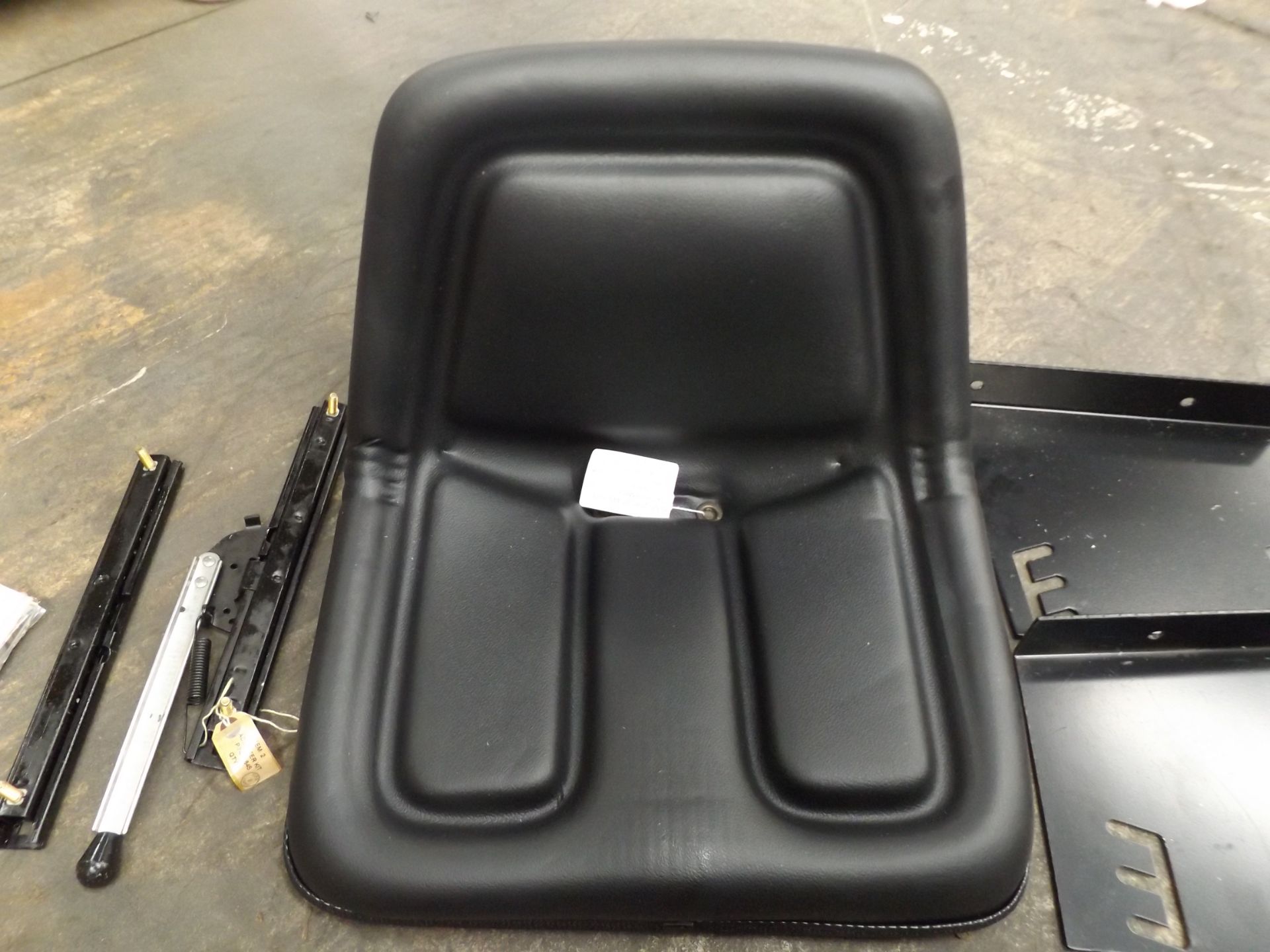 Adjustable MTG Forklift Operators Seat - Bild 2 aus 9