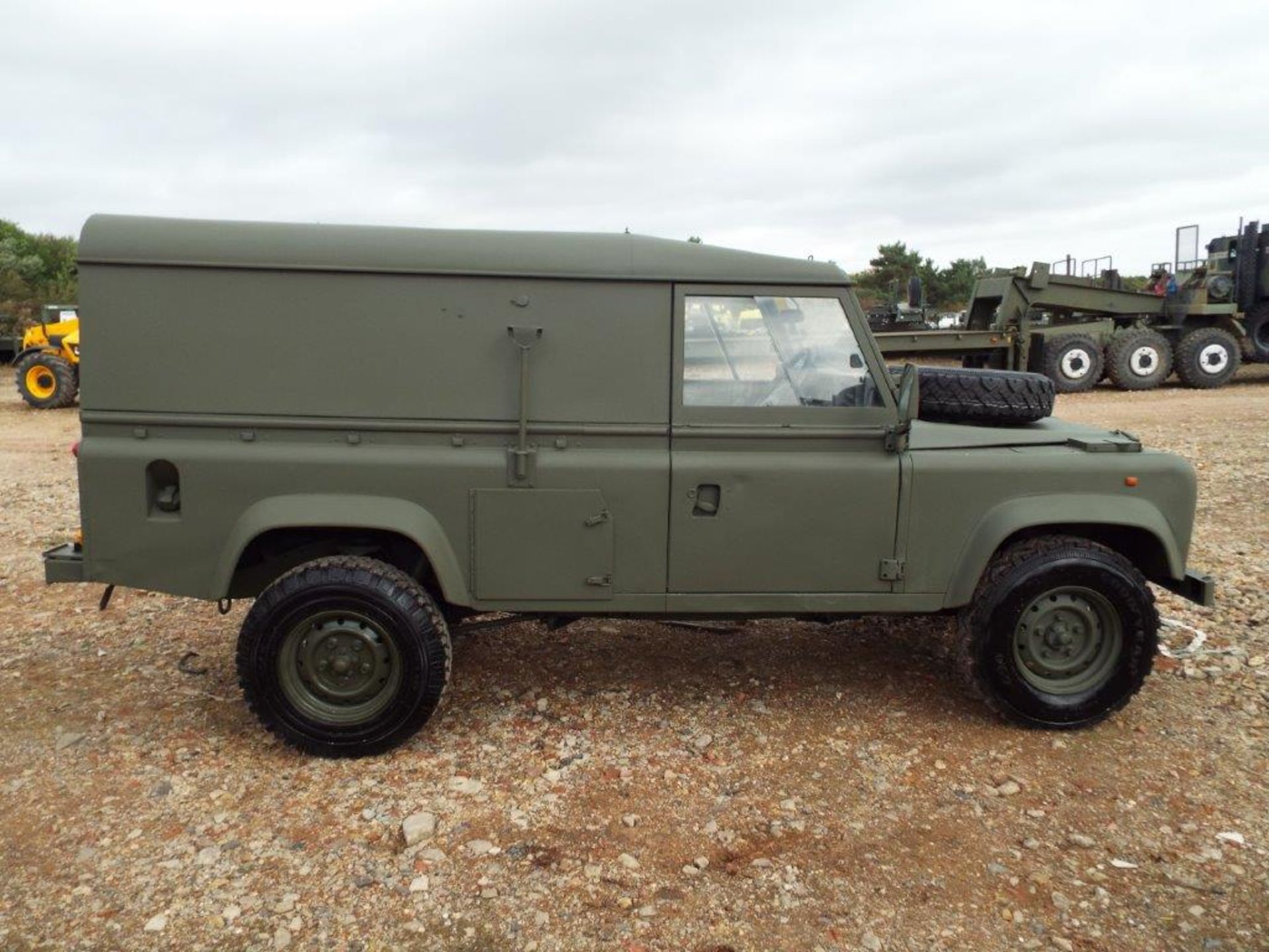 Land Rover Defender 110 Hard Top - R380 Gearbox - Image 8 of 24