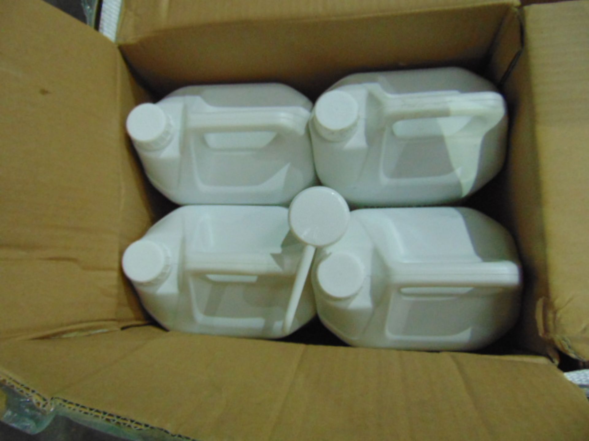 17 Boxes ( x 68 ) of 5Ltr Sanitiser AMOD - Bild 2 aus 3