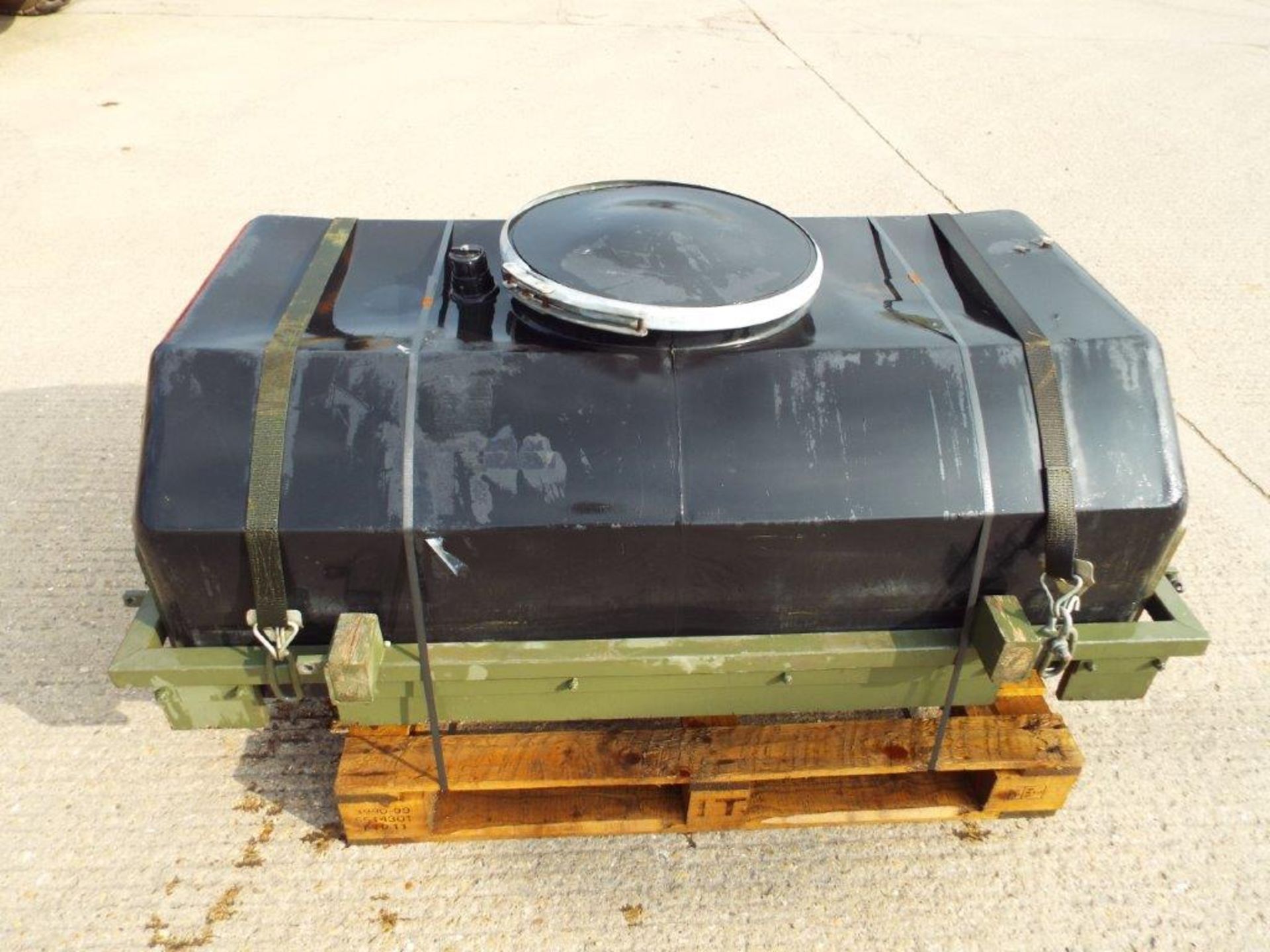 Trailer Mountable Water Tank with Frame - Image 2 of 9