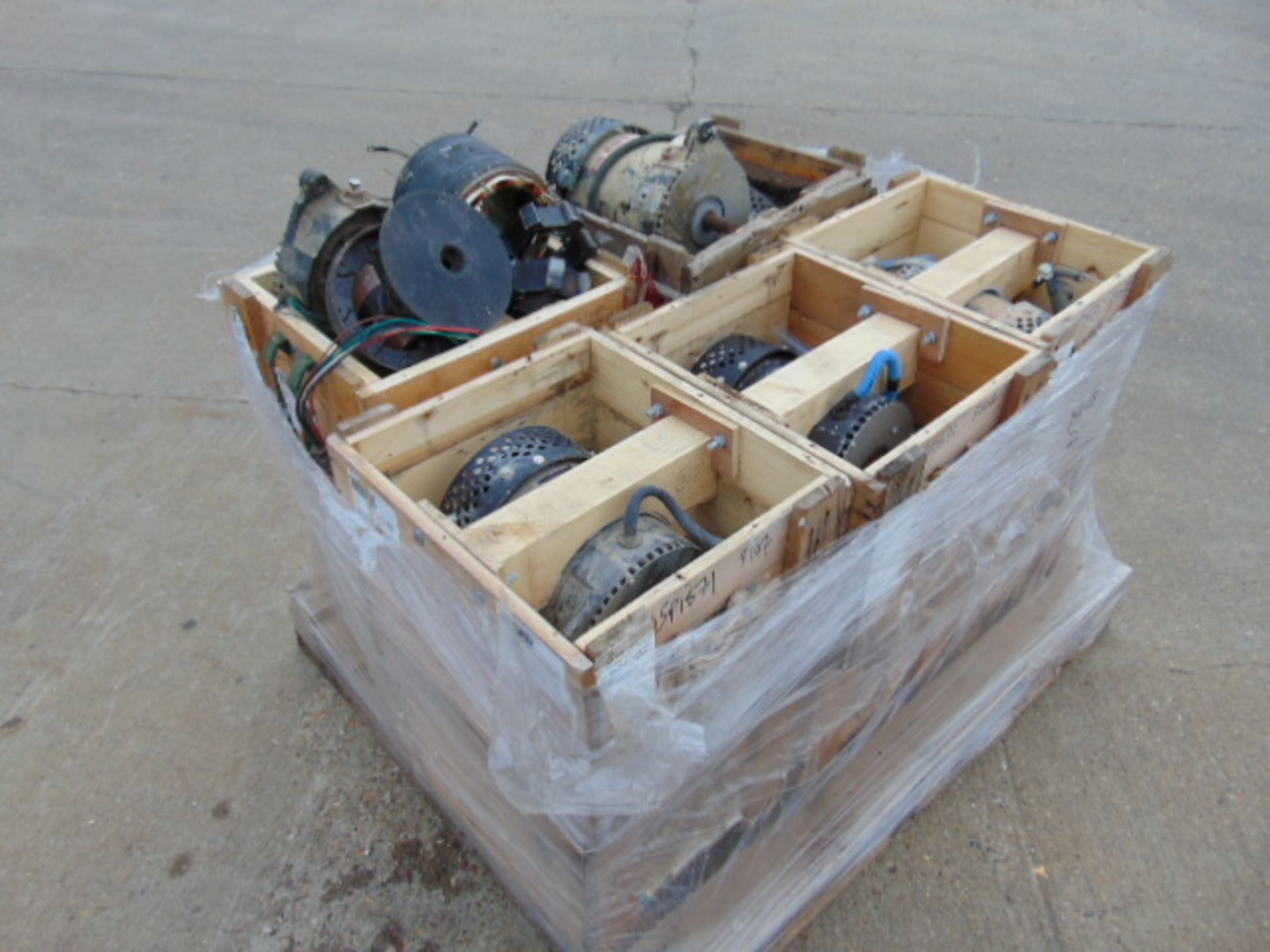 12 x Takeout Alternators for Combat Liasion Vehicle - Image 5 of 7