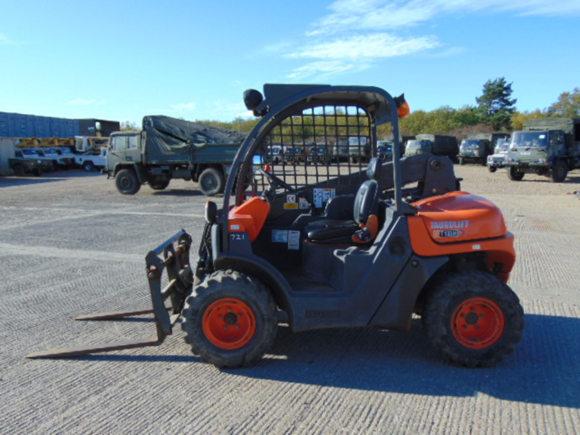 2010 Ausa Taurulift T133H 4WD Compact Forklift with Pallet Tines - Image 6 of 15