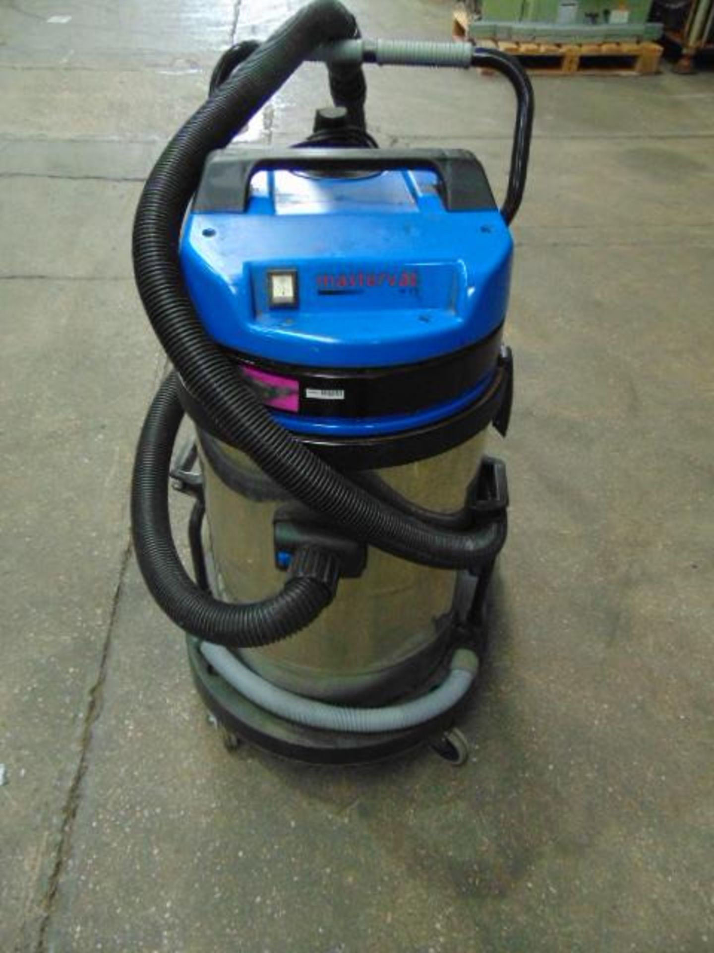 Mastervac MVW 371 1100 WATT WET AND DRY VACUUM - 35LTR - Image 3 of 6