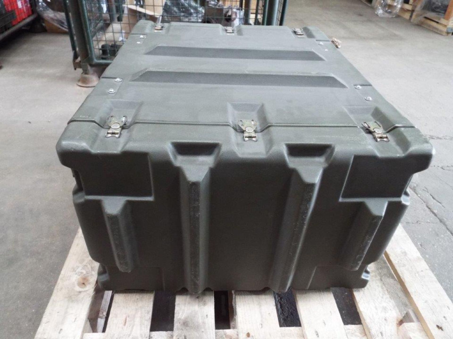 Heavy Duty Zero Double Entry Transit Case with Anti-Vibration Cradle - Image 5 of 9