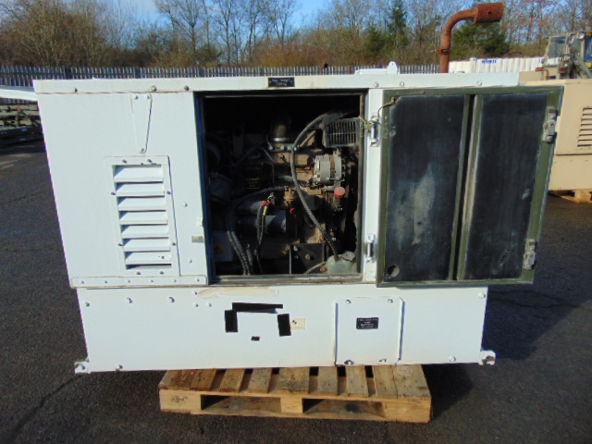 Harrington 28.7 KVA 3 phase Diesel Generator. - Bild 2 aus 10