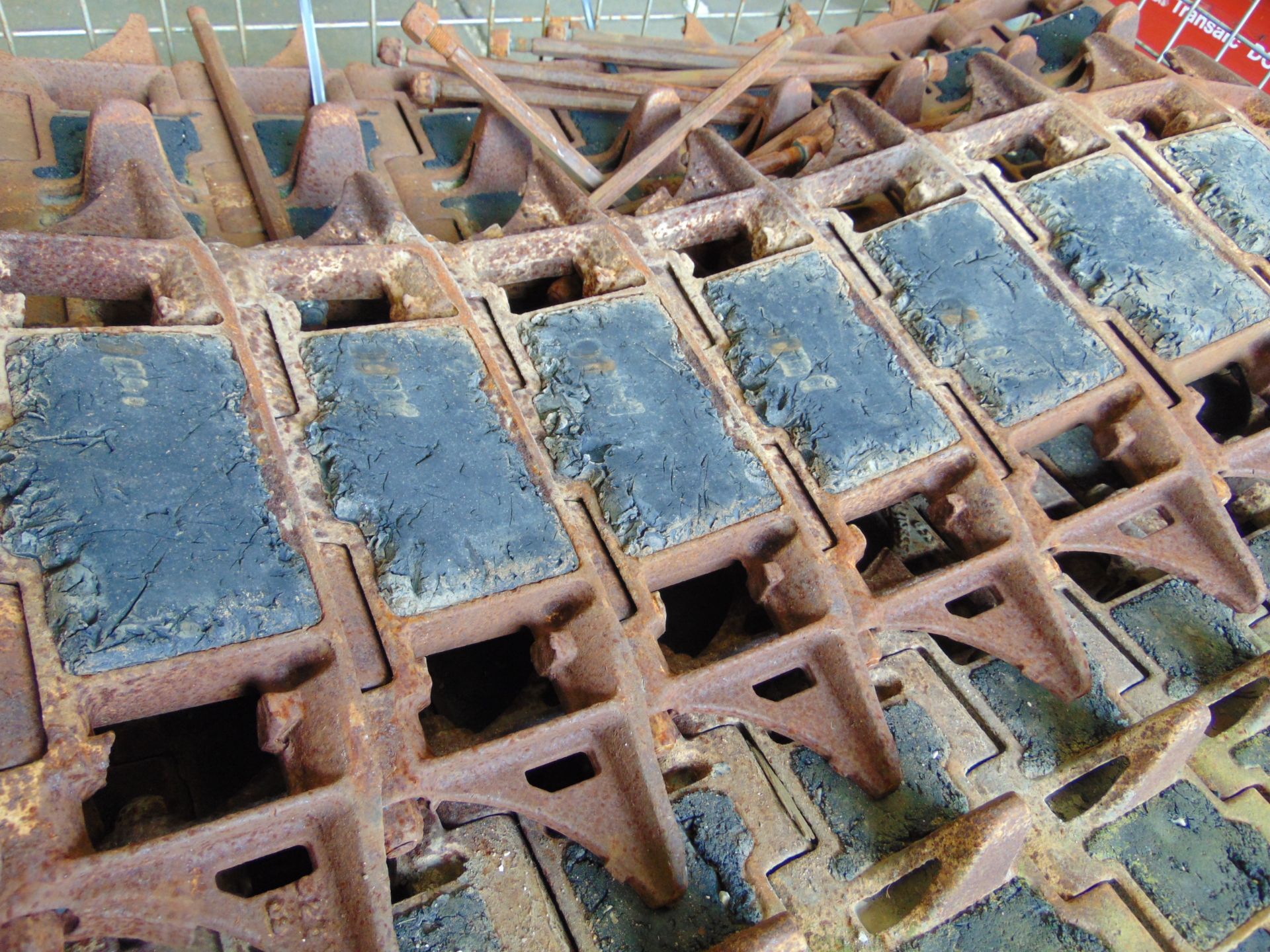 These 16 x CVRT 10 Link Track Sections - Image 3 of 4