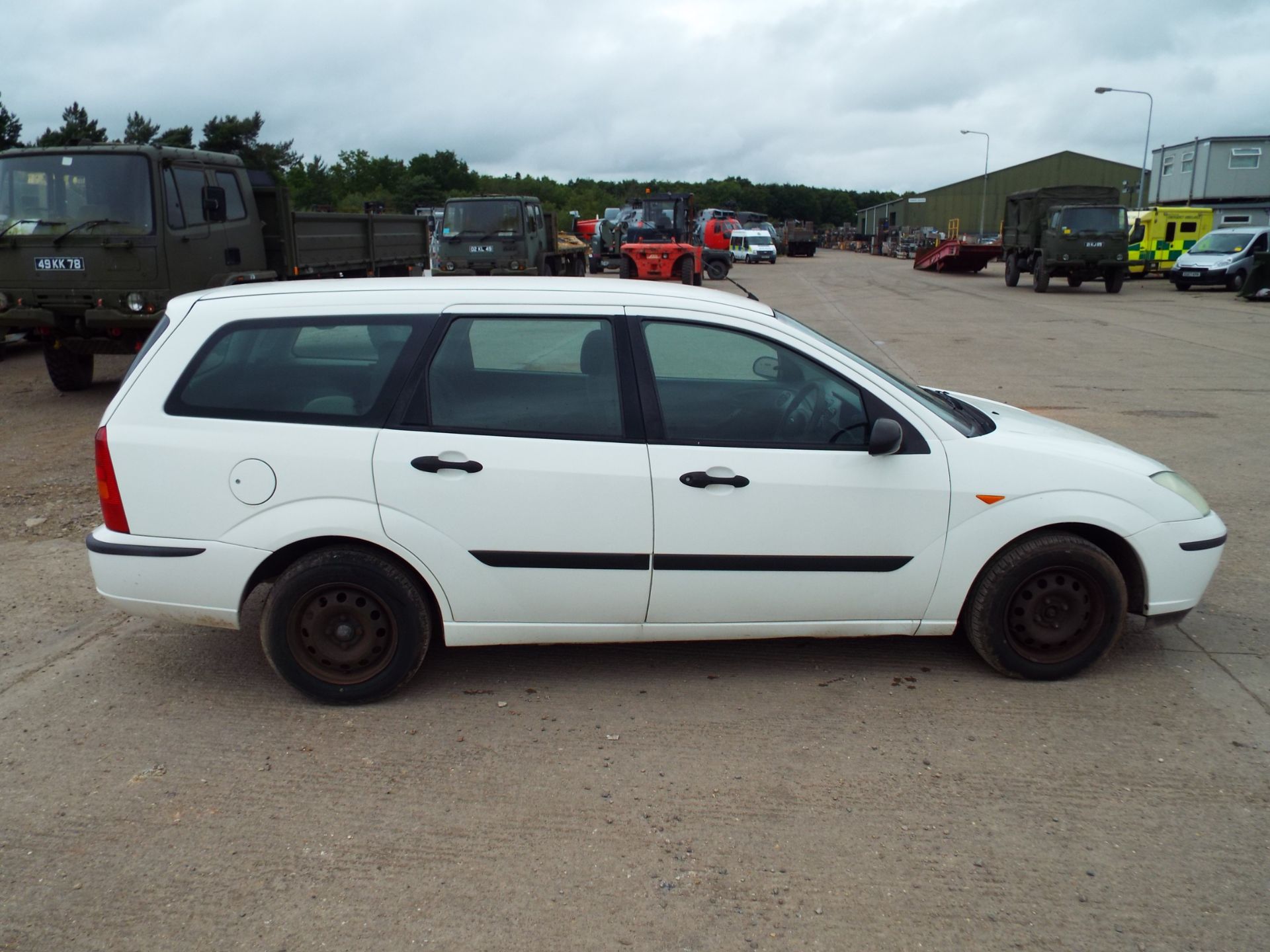 Ford Focus 1.8 TDDi Estate - Image 8 of 16