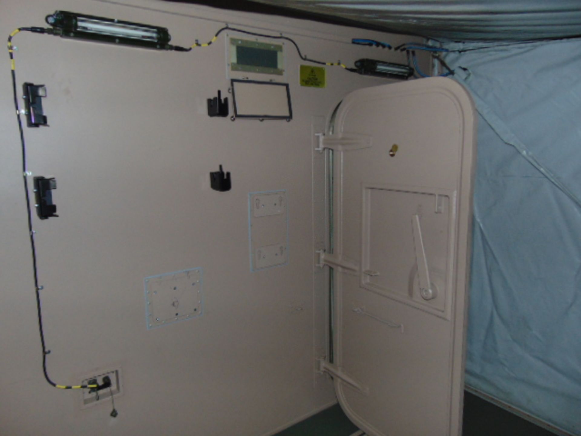 Demountable Workshop/Communications Cabin - Image 17 of 54