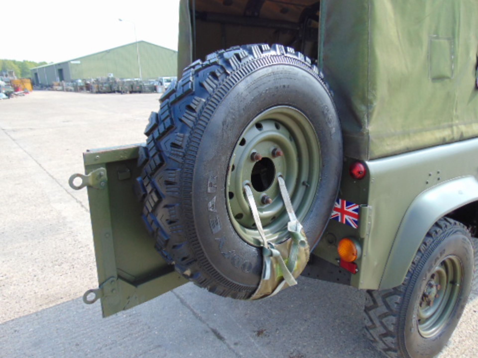 Military Specification Land Rover Wolf 90 Soft Top - Image 23 of 26