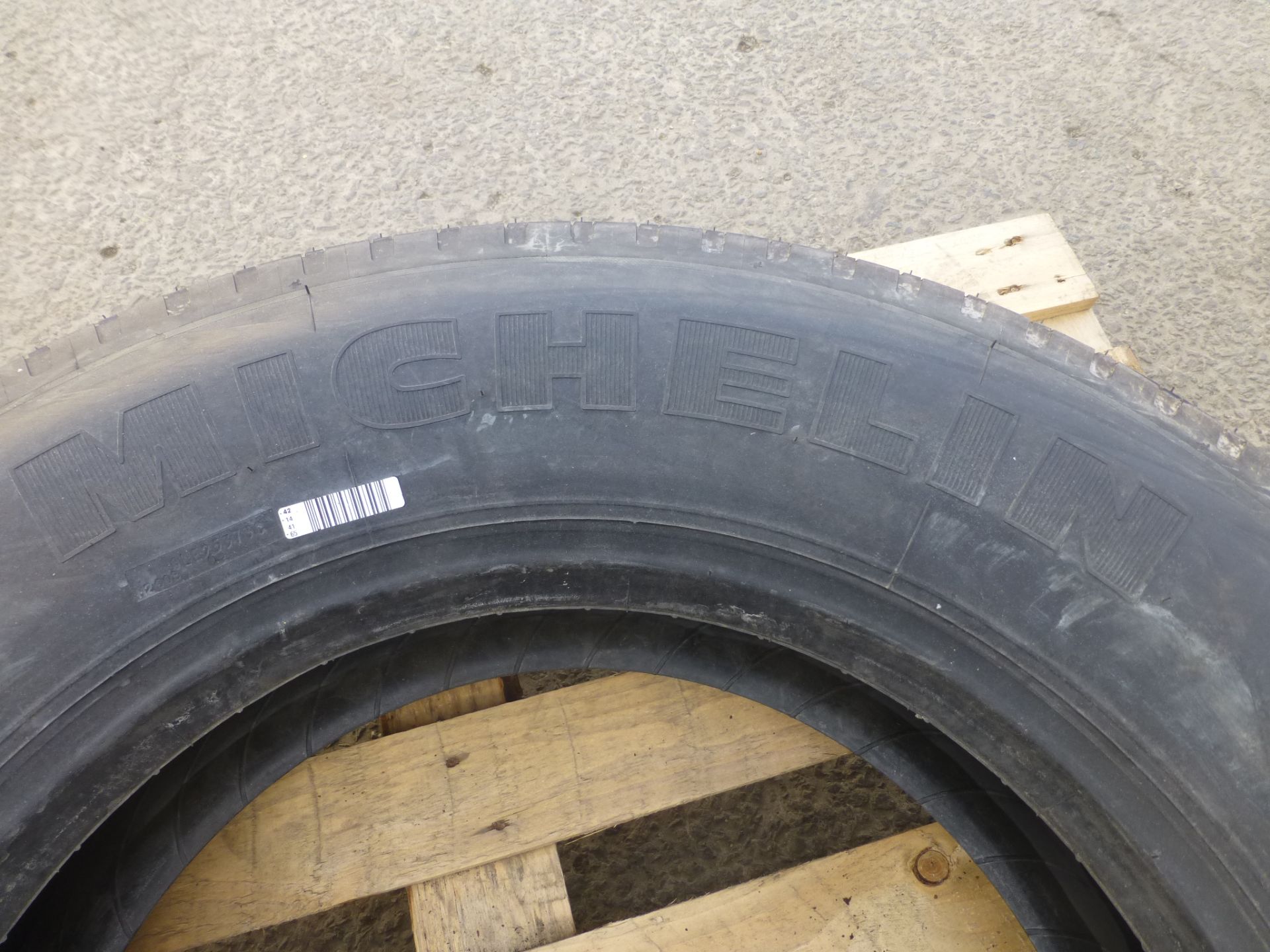 1 x Michelin XZE2 275/70 R22.5 Tyre - Image 4 of 5